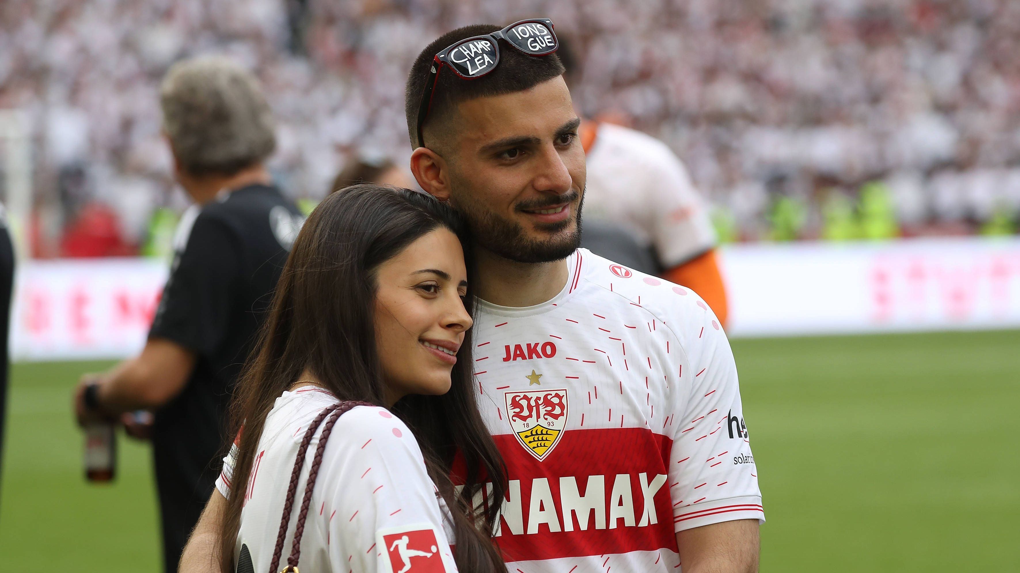 <strong>Deniz und Tanja Undav</strong><br>Verheiratet sollen der VfB-Knipser und Tanja seit November 2021 sein, einst bezeichnete er sie als seinen "entscheidenden Anker". Viel ist nicht über die Beziehung der beiden bekannt - auch, weil Undav kein Social Media hat.