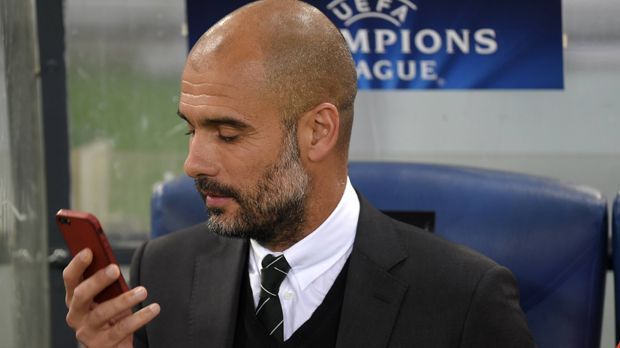 
                <strong>Pep Guardiola</strong><br>
                ... Pep stellte seinen Spielern bei City nämlich zudem das Internet auf dem Vereinsgelände ab. "Wir sind von der Außenwelt abgeschnitten. Wir haben nicht einmal 3G-Verbindung", berichtete Pablo Zabaleta beim argentinischen Sportsender "TyC Sports". Guardiola ist mit Aktionen, Mitteln und Winkelzügen der ungewöhnlichen Art aber nicht alleine. ran.de hat die ungewöhnlichsten Trainermaßnahmen zusammengestellt.
              