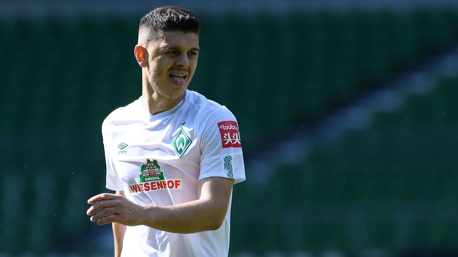 
                <strong>Der Star ist außer Form</strong><br>
                Milot Rashica, Spitzname "Rocket", erzielte an den ersten 15 Spieltagen sieben Tore und bereitete zwei weitere vor. Doch zwischen dem 16. und 34. Spieltag gelang ihm kein weiterer Scorerpunkt. Erst im letzten Spiel, beim 6:1 gegen Köln, erzielte Rashica wieder ein Treffer, dazu verbuchte er zwei Vorlagen. Gegen Heidenheim spielte die Rakete dann aber wieder glücklos. Von einem Spieler seiner Klasse, dessen Marktwert im Dezember noch auf 35 Millionen Euro geschätzt wurde, darf und muss man in solchen Spielen einfach mehr erwarten.
              