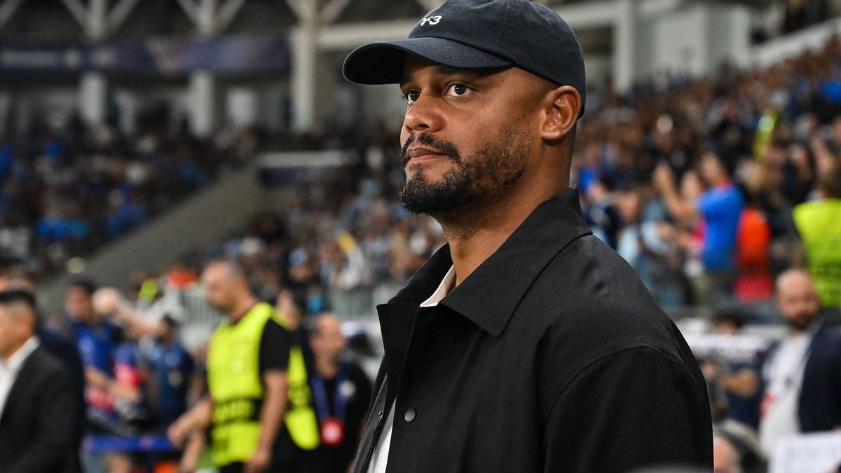 UEFA Champions League; Paphos FC - FC Bayern München; 30.09.2025 im Bild Vincent KOMPANY Trainer FC Bayern Muenchen kurz vor Anpfiff der Partie UEFA Champions League: Paphos FC - FC Bayern München;...