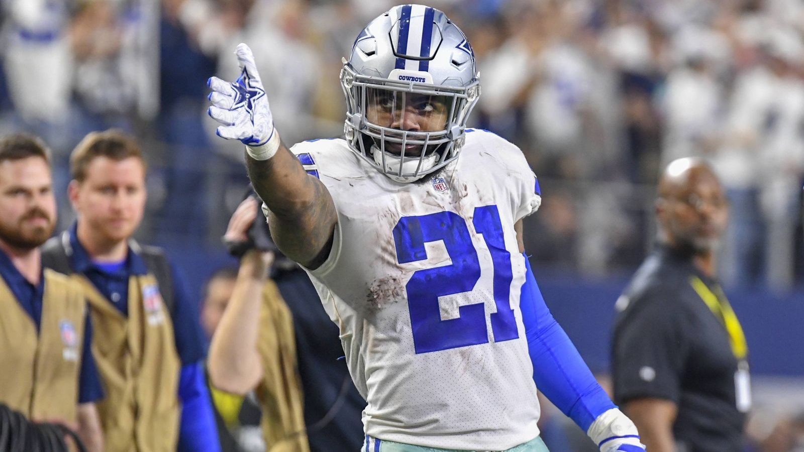 
                <strong>Platz 18: Ezekiel Elliott</strong><br>
                Position: Running BackTeam: Dallas CowboysPlatzierung im Vorjahr: 54
              