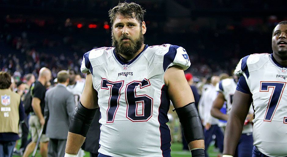 
                <strong>Sebastian Vollmer</strong><br>
                Als Free Agent hätte Vollmer derzeit eigentlich beste Chancen, den Tackles sind extrem begehrt. Doch der 32-Jährige hat während seiner Verletzungspause offensichtlich stark an Gewicht verloren und wirkt derzeit nicht bereit, um in der NFL zu spielen. Ob er es nochmal zurück in die NFL schafft, ist völlig offen. 
              