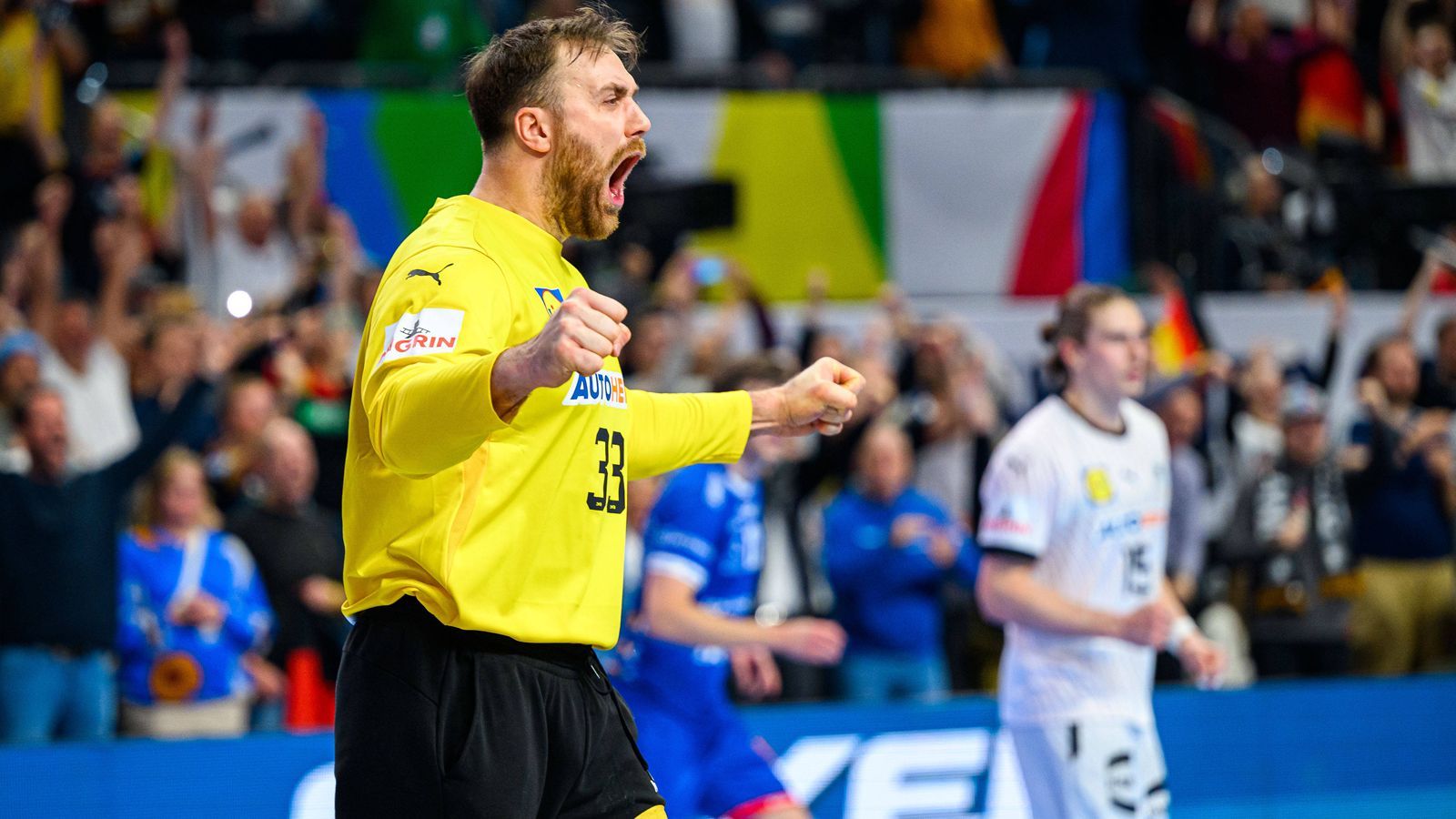 <strong>Handball-EM 2024: Deutschland gegen Island: Die Noten der DHB-Stars</strong><br>Die deutschen Handballer haben sich mit einem Kraftakt in die Hauptrunde gekämpft. Gegen Island gelang nach hartem Fight ein wichtiges 26:24. Wolff überragt mal wieder, Knorr sorgt für Fragezeichen. <em><strong>ran</strong></em> zeigt die Noten.
