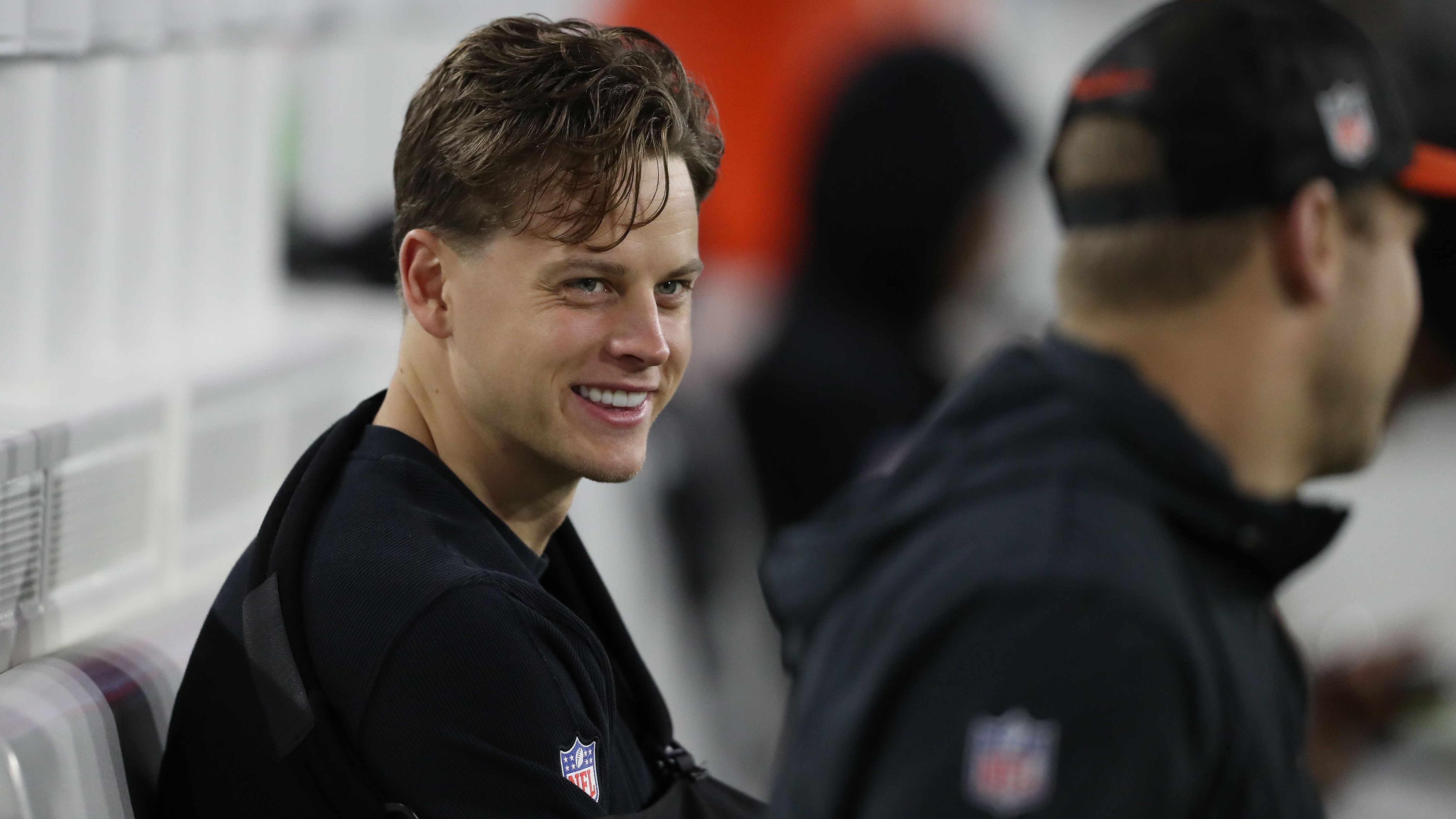 <strong>Cincinnati Bengals: Joe Burrow verletzt</strong><br>Nach einer Handgelenksverletzung wurde "Joey Brrr" bereits erfolgreich operiert. Im Monday Night Game von Woche 13 hielt Backup Jake Browning die Playoff-Hoffnungen der Bengals durch den Overtime-Sieg am Leben. Bei seinem erst zweiten NFL-Start spielte der 27-Jährige groß auf.