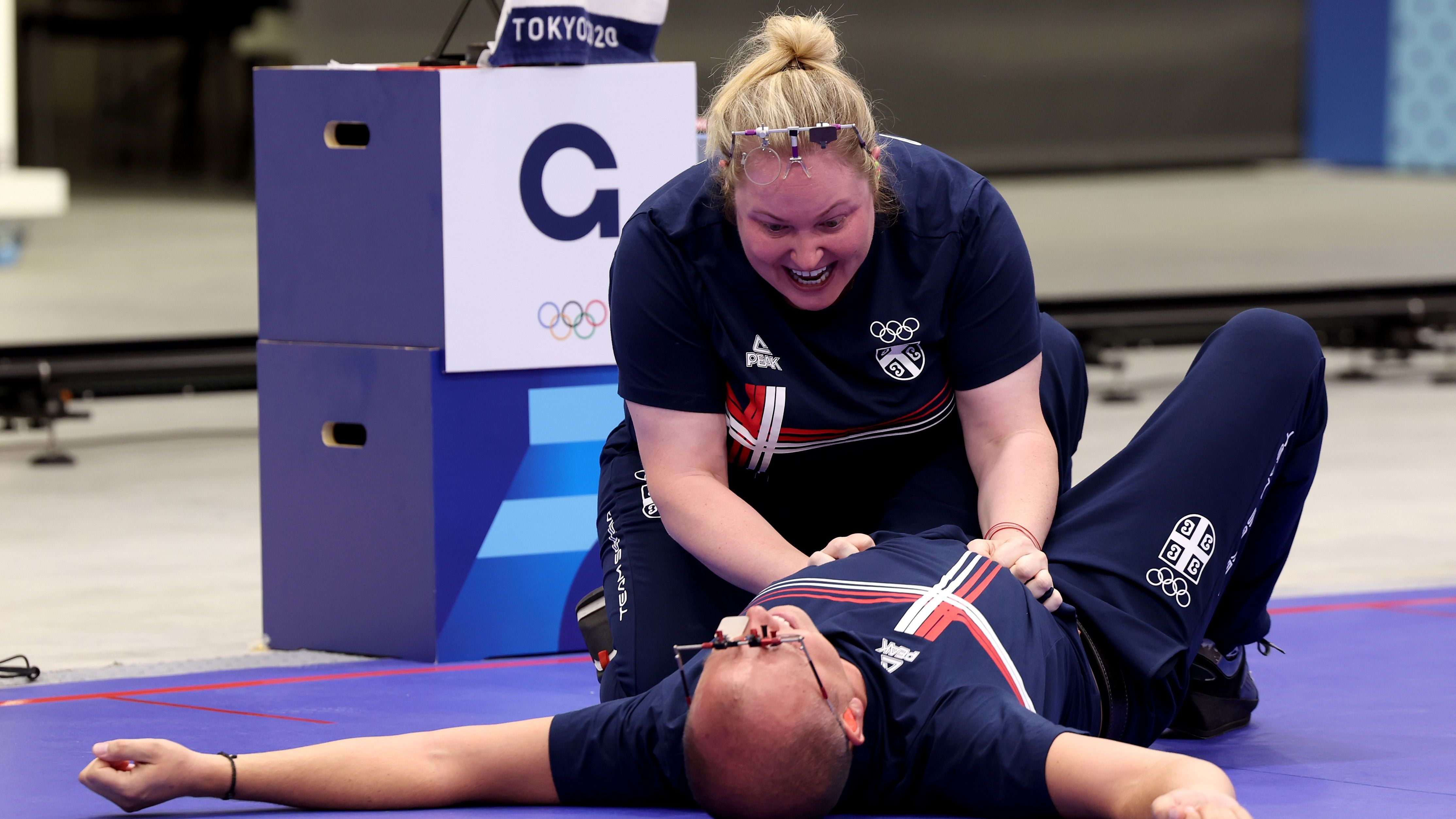 <strong>Olympia 2024: Die besten Bilder des vierten Tages</strong><br>Zorana Arunovic und Damir Mikec vom Team Serbien lassen ihren Emotionen nach dem Gewinn der Goldmedaillen im 10-m-Luftpistolen-Mixed-Team-Finale gegen das Team Türkei freien Lauf.