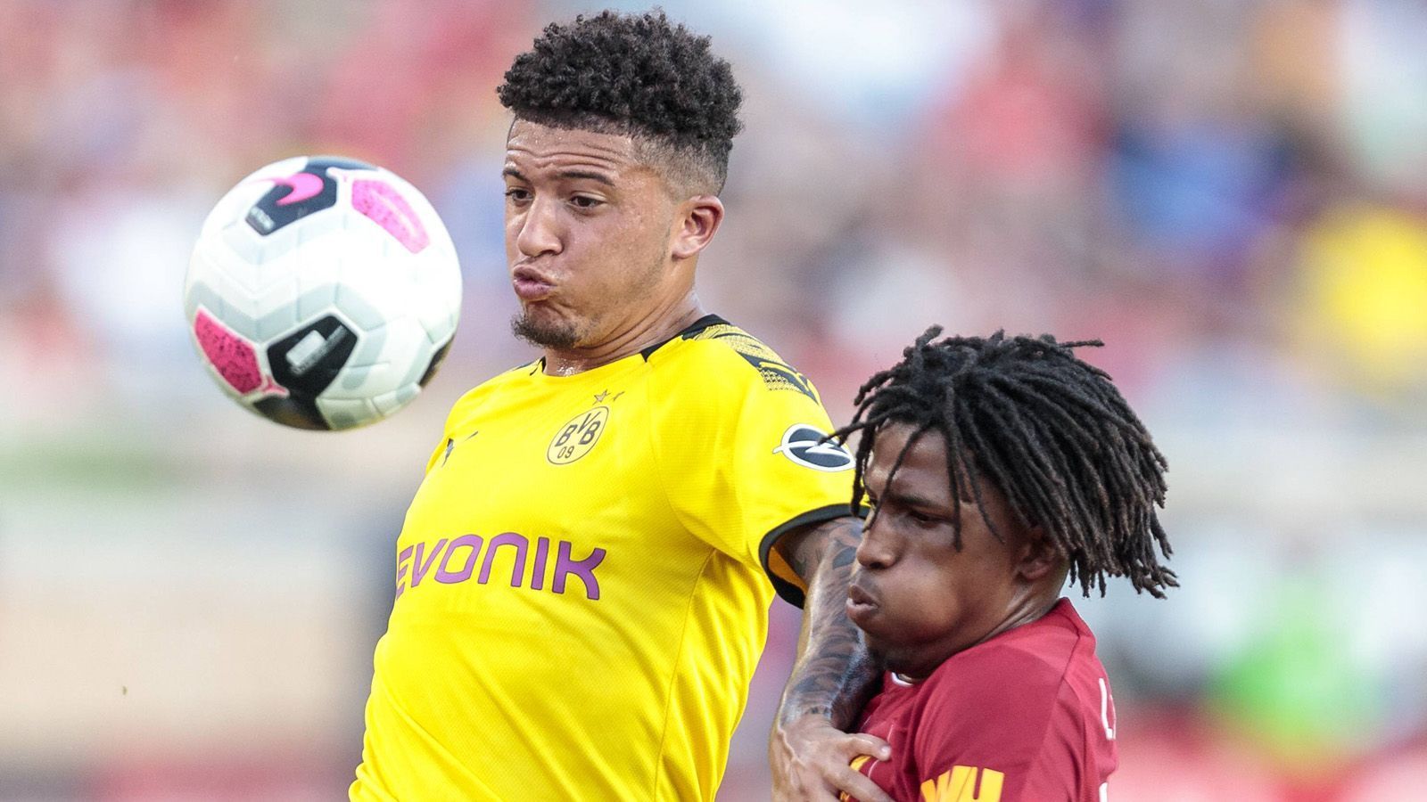 
                <strong>Jadon Sancho</strong><br>
                Alter: 19Marktwert: 100 Millionen EuroGehalt: 3 Millionen Euro
              