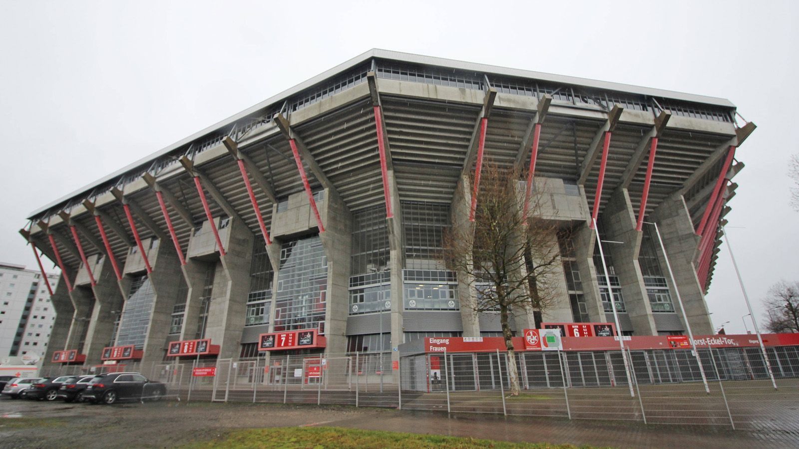 
                <strong>Fritz-Walter-Stadion (1. FC Kaiserslautern)</strong><br>
                &#x2022; Kapazität: 49.850<br>&#x2022; Sitzplätze: 33.165<br>&#x2022; Stehplätze: 16.685<br>&#x2022; Logen: 12<br>
              