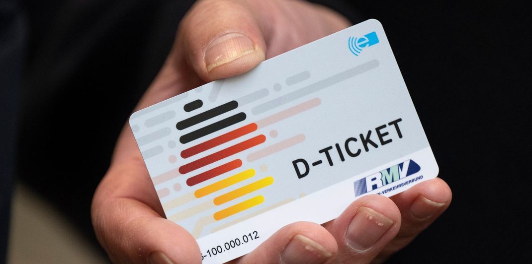 Die Unionsfraktion im Bundestag signalisierte Zustimmung zu einer Änderung des Regionalisierungsgesetzes, das die Finanzierung des Deutschlandtickets sichern soll.