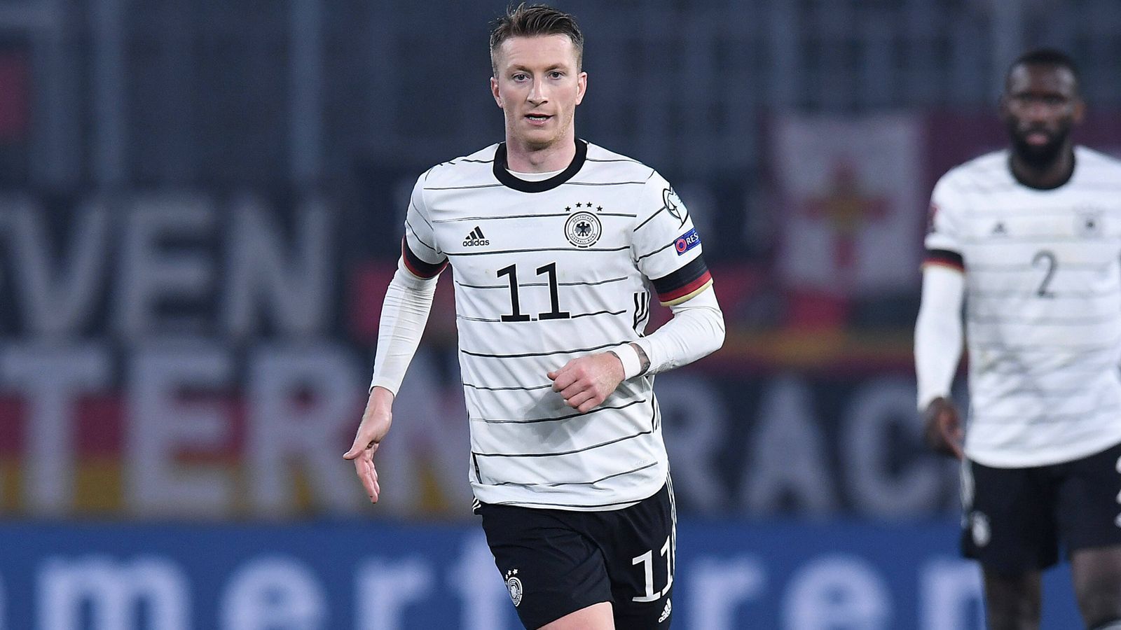 
                <strong>Marco Reus</strong><br>
                &#x2022; Verein: Borussia Dortmund<br>&#x2022; Länderspiele: 48<br>&#x2022; Länderspieltore: 15<br>&#x2022; Bundesligaspiele: 349<br>
              