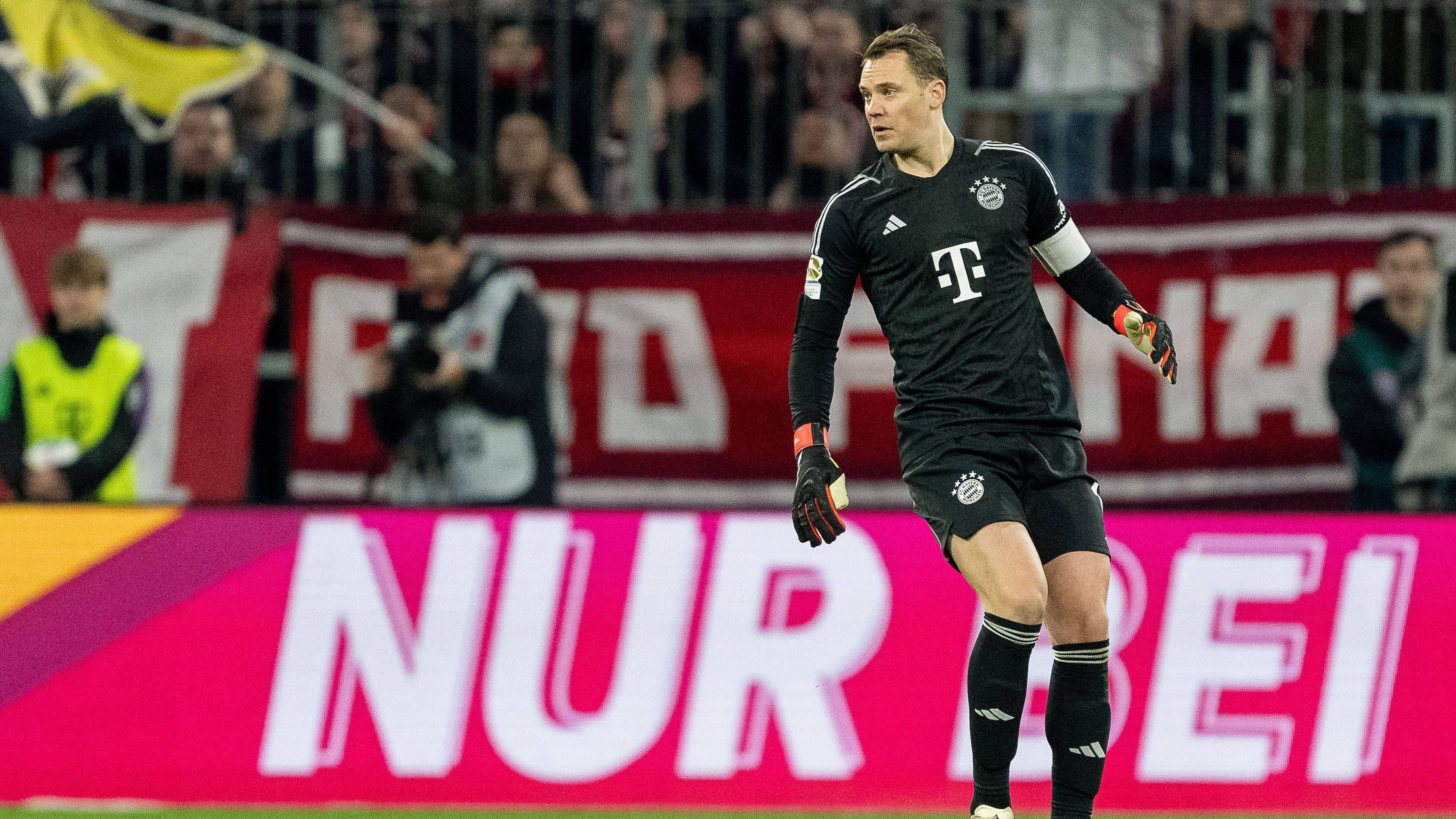 <strong>Manuel Neuer (FC Bayern)</strong><br>Sowas wie der heimliche Matchwinner. Beginnt mit einem Fehlpass, danach in der ersten Halbzeit von der harmlosen RB-Offensive fast gar nicht gefordert. Dafür nach der Pause umso stärker gegen Haidara (53.), Simons (55.), Henrichs (64.) und vor allem gegen den frei auf ihn zulaufenden Sesko, dessen Riesenchance er mit einer Hand glänzend zu Nichte macht (61.). Beim 1:1 durch Sesko aber chancenlos, da Goretzka den Ball unhaltbar abfälscht (70.). <em><strong>ran</strong></em>-Note: 2