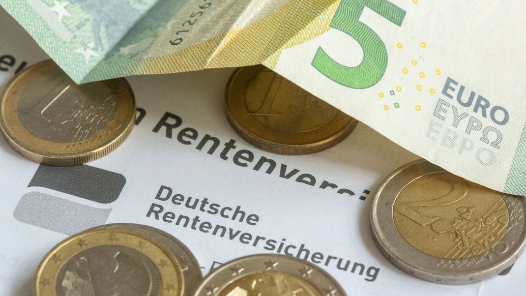 Viele Rentnerinnen und Rentner sollen wohl zu viel bezahlt haben.