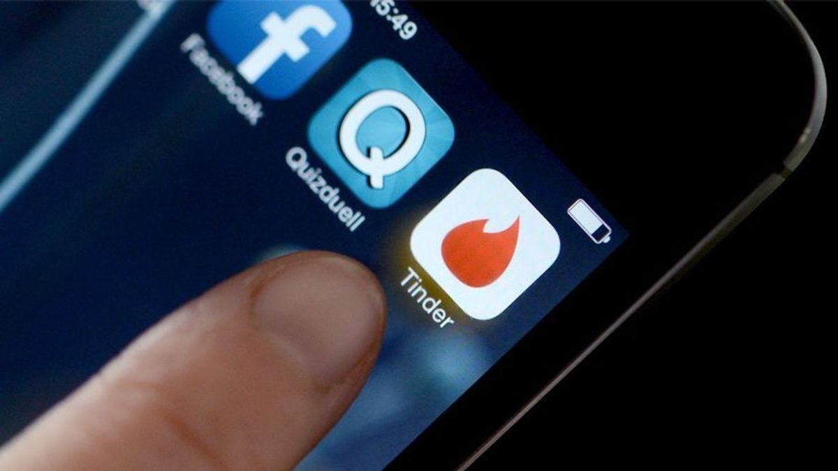 Ein Icon der Dating-App Tinder auf einem Smartphone