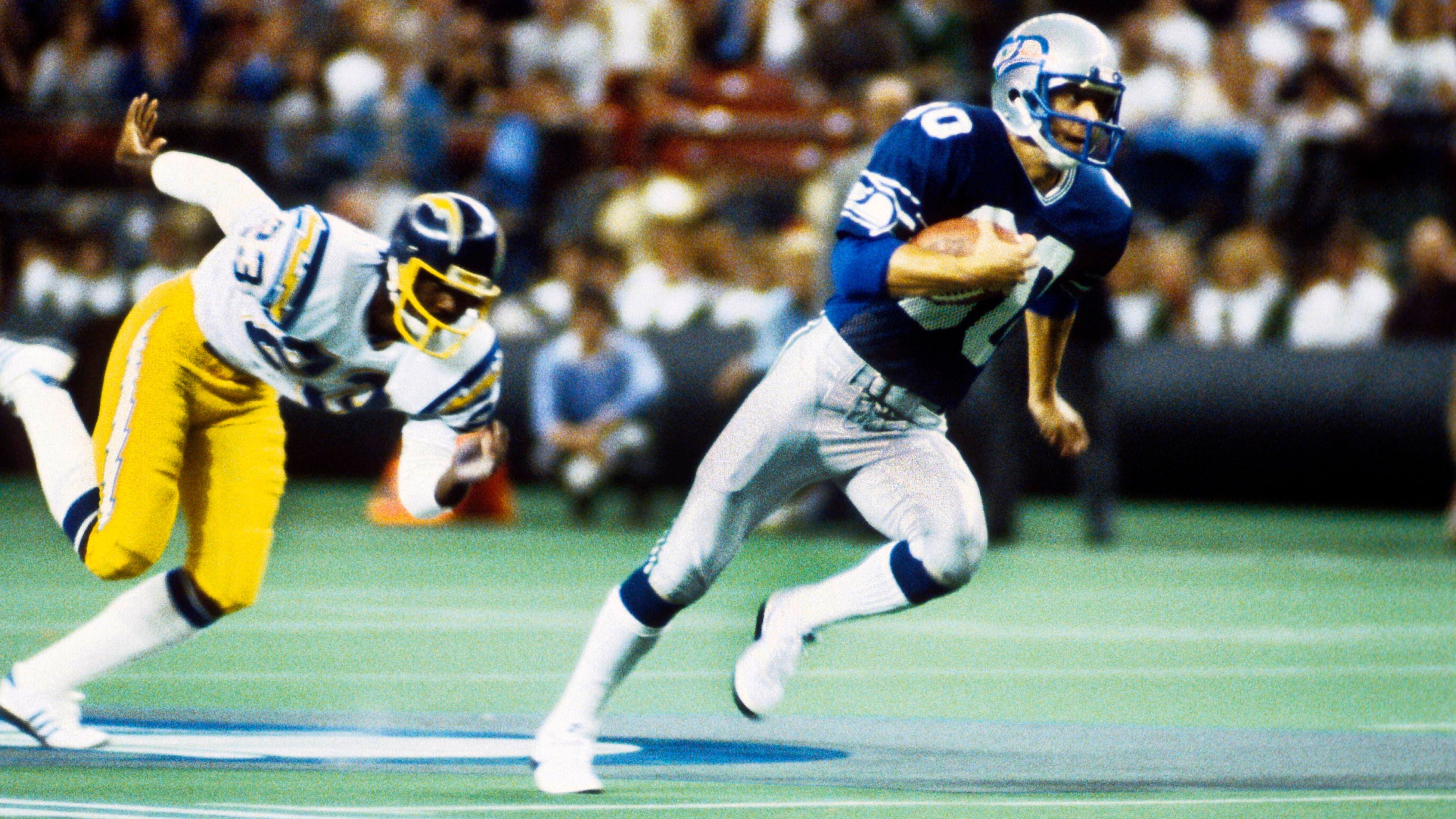 <strong>Steve Largent</strong><br>Ein Passempfänger, dem es Tyreek angetan hat, erscheint wahrscheinlich nicht auf jedermanns Liste. Steve Largent spielte 14 Jahre lang für die Seattle Seahawks, fing dabei 13.089 Receiving Yards und 101 Touchdowns. Seine Nummer 80 wird bei den Seahawks nicht mehr vergeben.