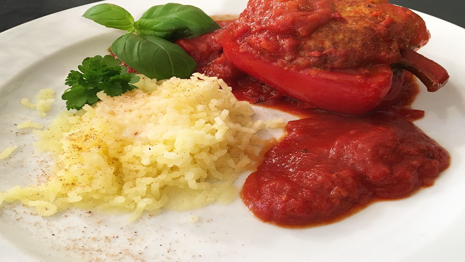 Gefüllte Paprika mit Kartoffelschnee