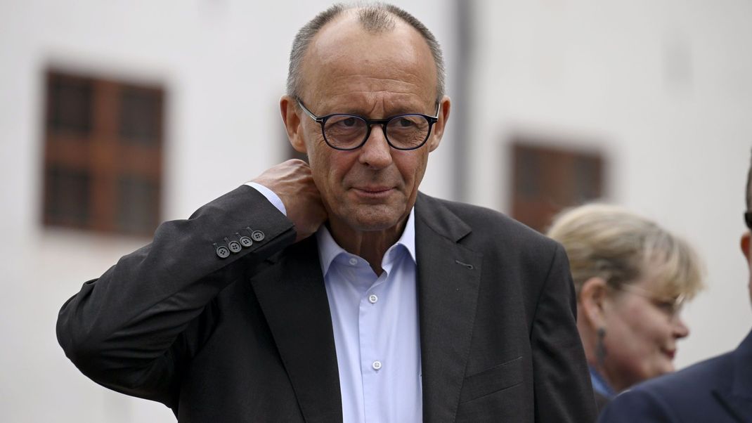 Bundeskanzler Merz (Bild) hat mit einer Aussage über die an die Ukraine gelieferten Waffen für Irritationen in der SPD gesorgt. (Archivbild)
