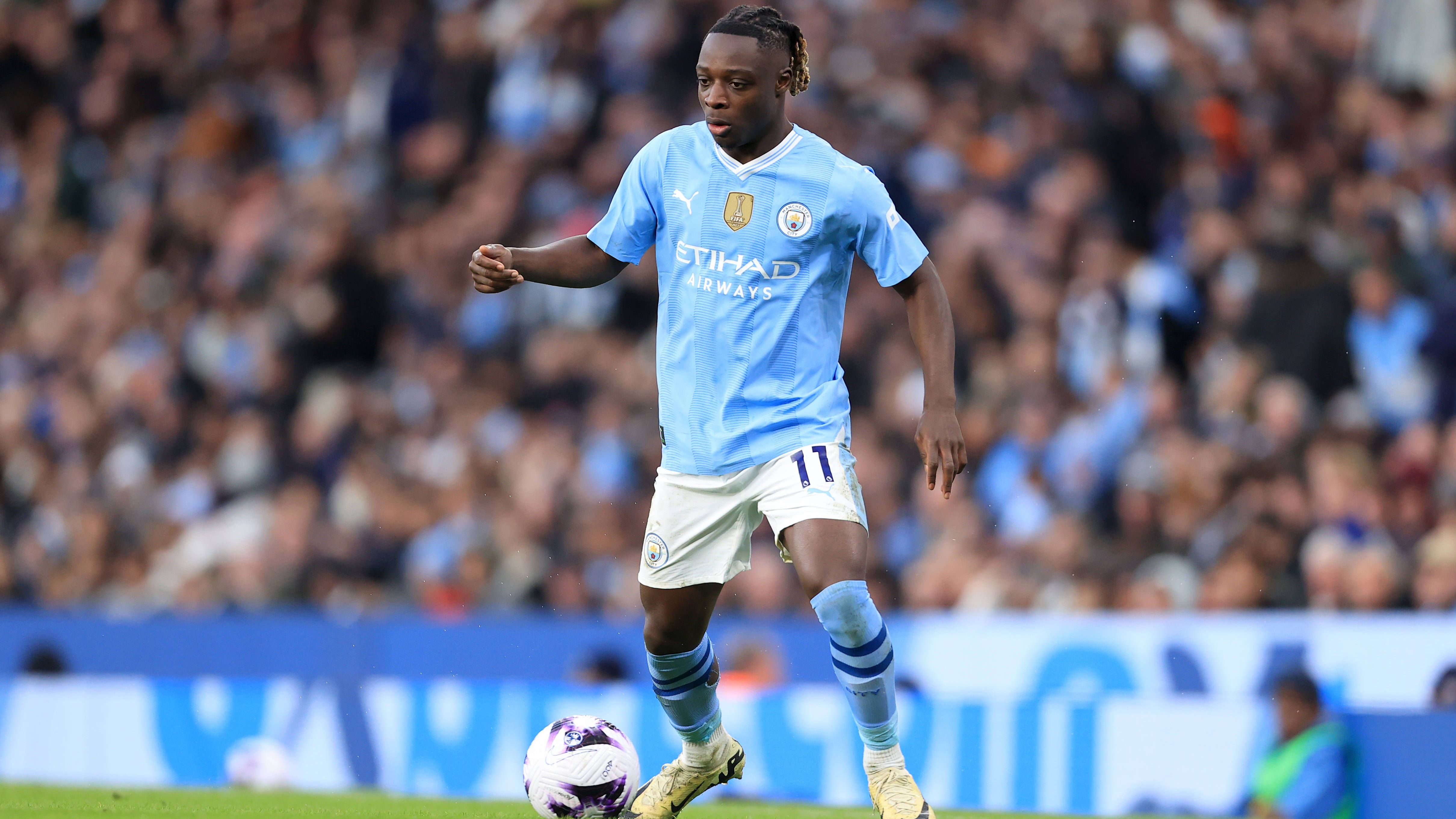 <strong>Jeremy Doku (Manchester City)</strong><br>Der belgische Offensivspieler kommt gut 20 Minuten vor dem Ende als Joker in die Partie. In dieser Phase kann Jeremy Doku allerdings nach vorne wenig bewirken, weil Liverpool zu diesem Zeitpunkt am Drücker ist. So muss der begnadete Tempodribbler viel gegen den Ball arbeiten, ehe er bei einem Konter in der 89. Minute am Pfosten scheitert. <strong><em>ran</em>-Note: 3</strong>