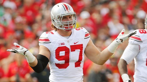 
                <strong>1. Joey Bosa</strong><br>
                1. Joey Bosa (Ohio State) - Für viele ist klar, dass der nächste J.J. Watt aktuell für Ohio State spielt. Der Defensive End erinnert stark an den besten Defensiv-Spieler der NFL-Saison 2014. Dennoch fehlt ihm zu diesem Vergleich noch die nötige Schnelligkeit im Pass-Rush. Trotzdem gilt Bosa mit seiner unglaublichen Athletik aktuell als einer der besten Spieler im kommenden Draft.
              