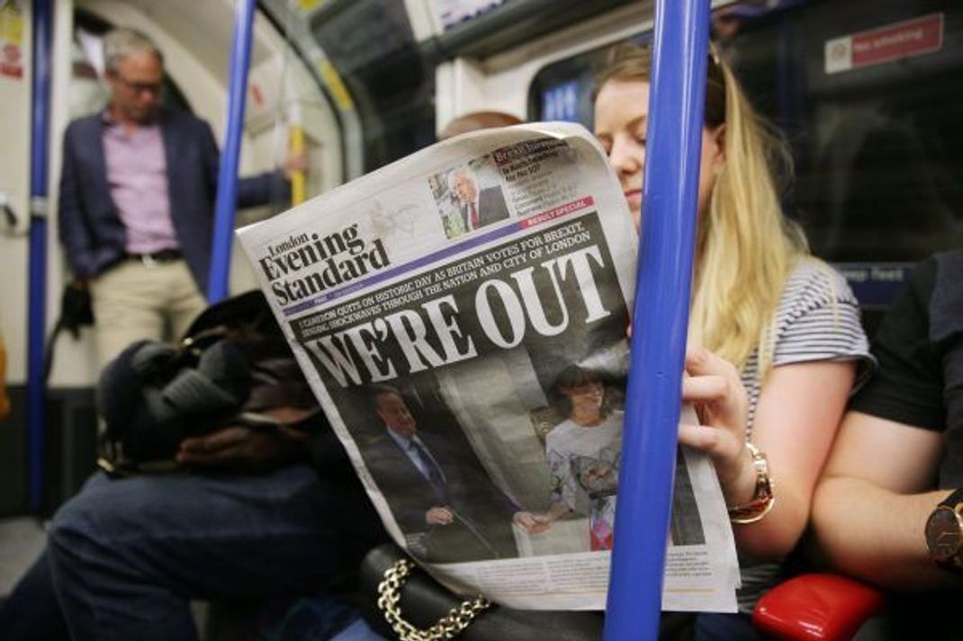"Wir sind draußen" titelt eine englische Abendzeitung am 24. Juni 2016. Am Tag zuvor hatten eine Mehrheit in Großbritannien per Referendum für den Austritt aus der EU gestimmt.
