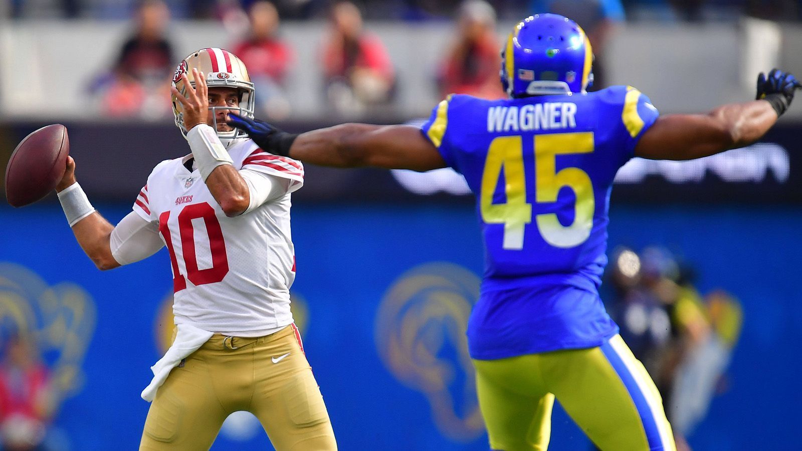 
                <strong>San Francisco 49ers</strong><br>
                Die San Francisco 49ers waren wie die Dallas Cowboys bereits vor seinem Wechsel zu den Los Angeles Rams interessiert an Bobby Wagner. Neben Fred Warner und Dre Greenlaw würde Wagner die bereits vergangenen Saison bärenstarke Defense der 49ers nochmal verstärken. Und mit drei Auftritten in den vergangenen vier NFC Championship Games bieten die 49ers Wagner gleichzeitig eine gute Chance, seinem Resümee noch einen weiteren Ring hinzufügen zu können.
              