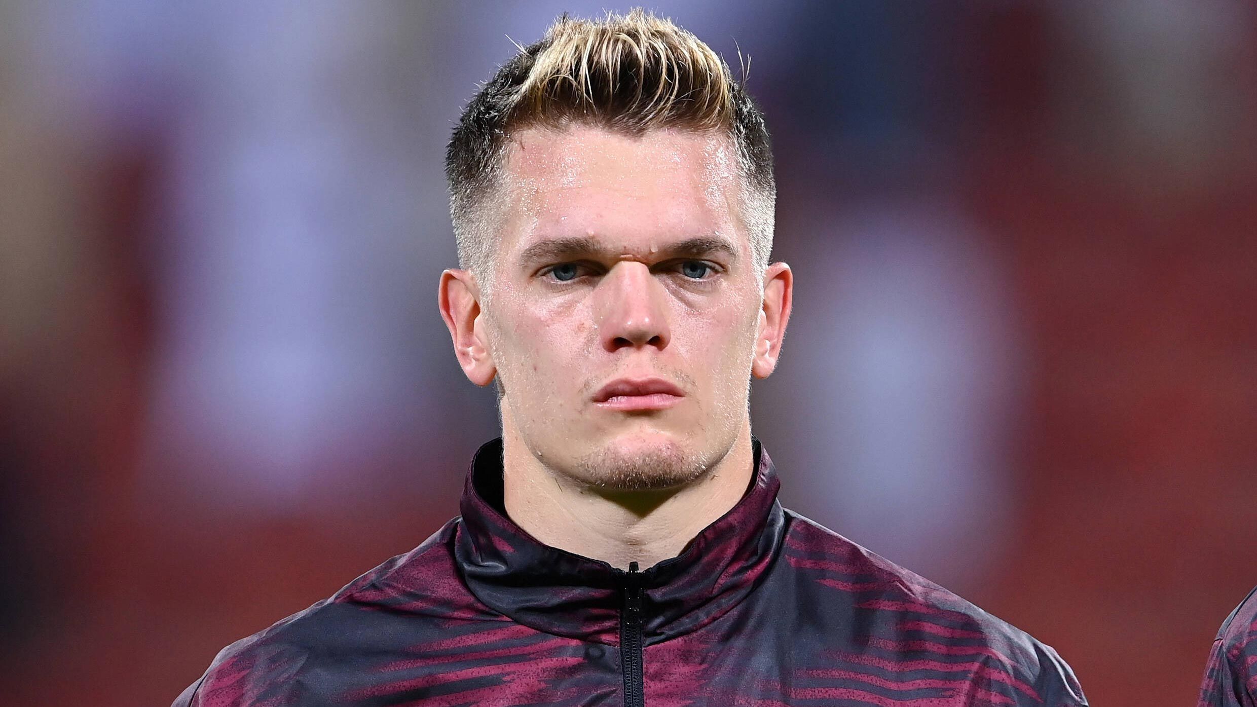 
                <strong>RECHTER VERTEIDIGER: MATTHIAS GINTER</strong><br>
                Flick bevorzugt offenbar Thilo Kehrer, der die meisten Einsatzminuten unter dem Bundestrainer aufweist. Doch der ehemalige Schalker konnte weder in der Nationalelf noch bei seinem neuen Verein West Ham United (Tabellen-16. der Premier League) überzeugen. Daher "Safety First" mit Allrounder Matthias Ginter, der bislang eine starke Saison in Freiburg zeigt und hinten eine Bank ist.
              