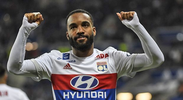 
                <strong>Platz 6: Alexandre Lacazette - 53 Millionen Euro</strong><br>
                Mittelstürmervon: Olympique Lyonzu: FC Arsenal
              