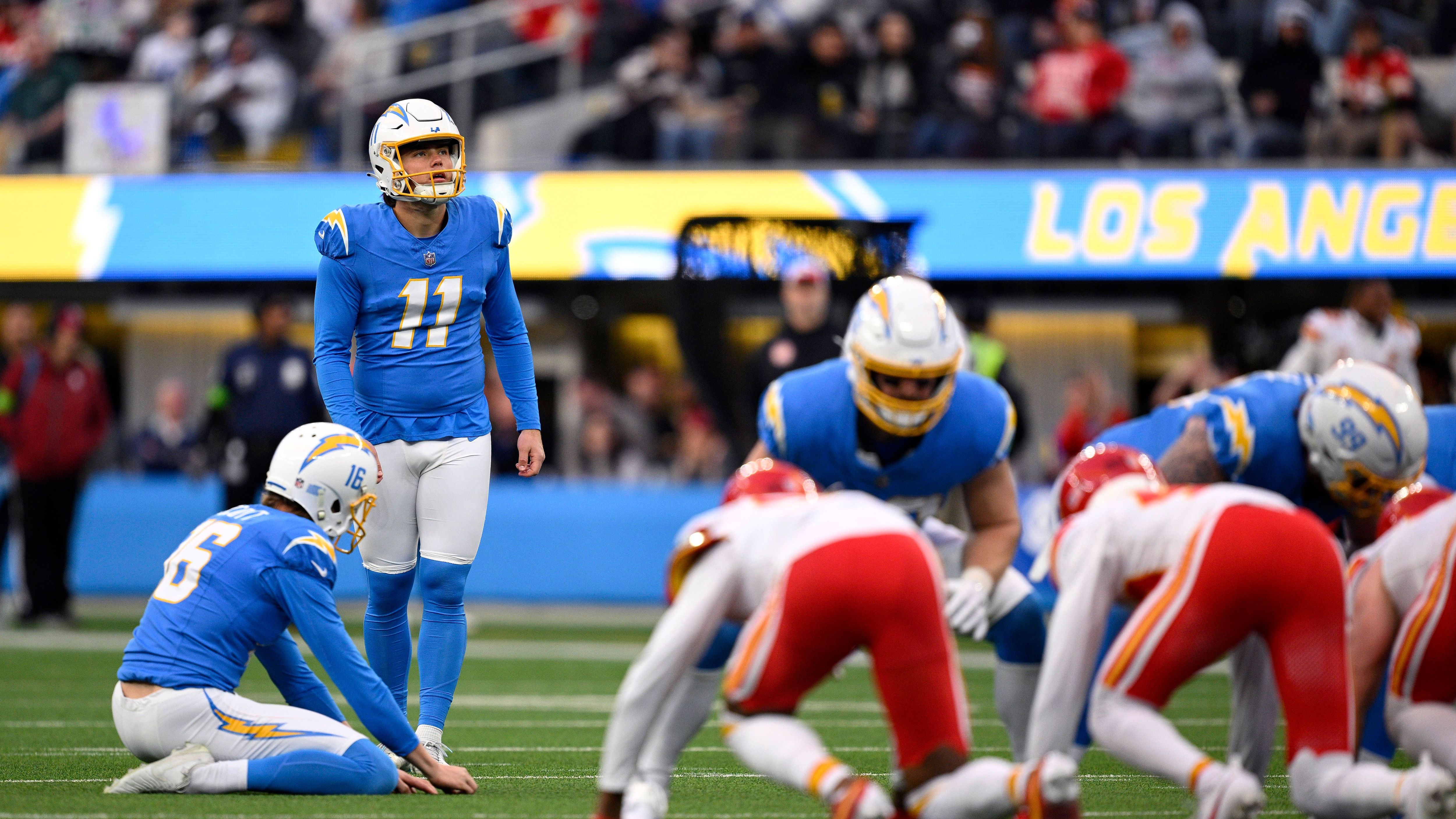 <strong>Platz 1: Los Angeles Chargers</strong><br>Das Special Team der Los Angeles Chargers muss sich nirgendwo verstecken. Die Kicker liefern mit 93,9 Prozent Genauigkeit viele Punkte. Die Punter dreschen den Ball tief in die gegnerische Hälfte. Die eigenen Returner tragen gegnerische Punts weit zurück (Platz vier der NFL) und die Defense verteidigt gerade den Kickoff exzellent. Lediglich beim Kickoff-Return und der Arbeit gegen den Punt-Return besteht einen Hauch Verbesserungspotenzial.