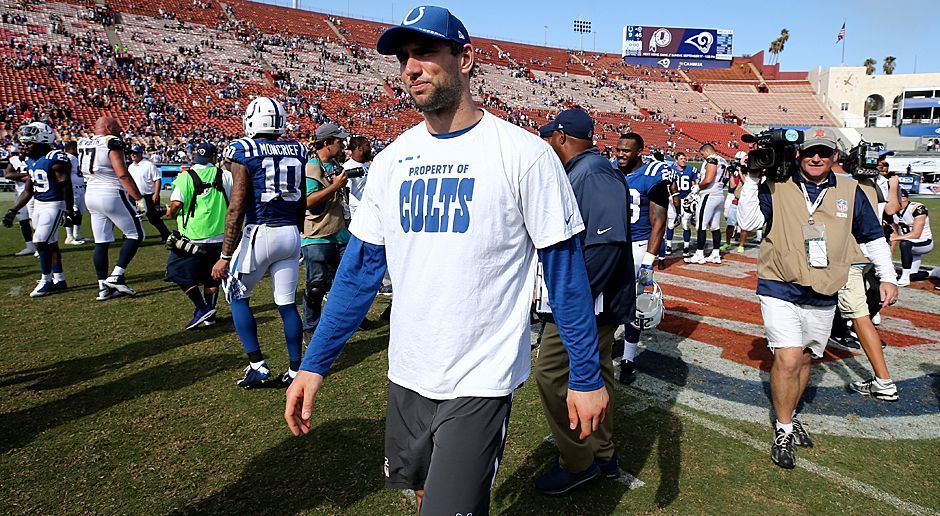 
                <strong>Platz 31: Indianapolis Colts</strong><br>
                Die Colts sind 2018 eine Wundertüte und das hängt in erster Linie mit der Schulter von Andrew Luck zusammen. Sollte der Quarterback tatsächlich zu 100 Prozent fit sein, darf man Indy in der Hochrechnung gerne fünf Siege mehr zuschreiben. Nichtsdestotrotz bleiben Zweifel, auch wenn der Supporting Cast in der Offense besser wird. Die Rookies Quenton Nelson und Braden Smith werden die O-Line verbessern, von Running Back Marlon Mack ist eine Steigerung zu erwarten und auch Tight End Eric Ebron könnte ein wichtiges Puzzlestück der neuen Offense werden. Schwachpunkt bleibt weiterhin die Defense, die hoffen muss, dass die Zweitrundenpicks Darius Leonard und Kemoko Turay den schwachen Pass Rush ungewöhnlich schnell besser machen.
              