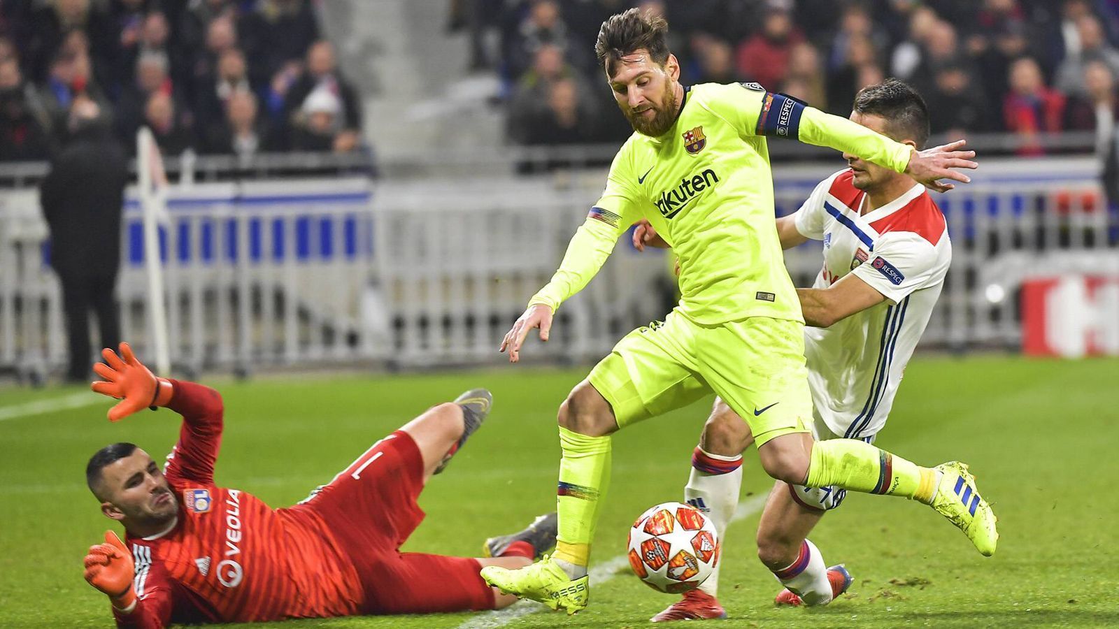 
                <strong>Platz 7: FC Barcelona</strong><br>
                In der Gruppenphase war Barcelona noch das Maß aller Dinge. Gegen Teams wie Inter, Tottenham und PSV verloren die Katalanen kein Spiel. Doch im Achtelfinal-Hinspiel kam Barca bei Lyon nicht über ein 0:0 hinaus. Defensiv zeigte sich die Mannschaft von Ernesto Valverde zwar souverän und ließ kaum etwas anbrennen, doch in der Offensive waren die Katalanen nicht kaltschnäuzig genug, um das so wichtige Auswärtstor zu erzielen. Dennoch sollte im Normalfall im Rückspiel nicht viel anbrennen und Barca unter die letzten Acht einziehen.
              