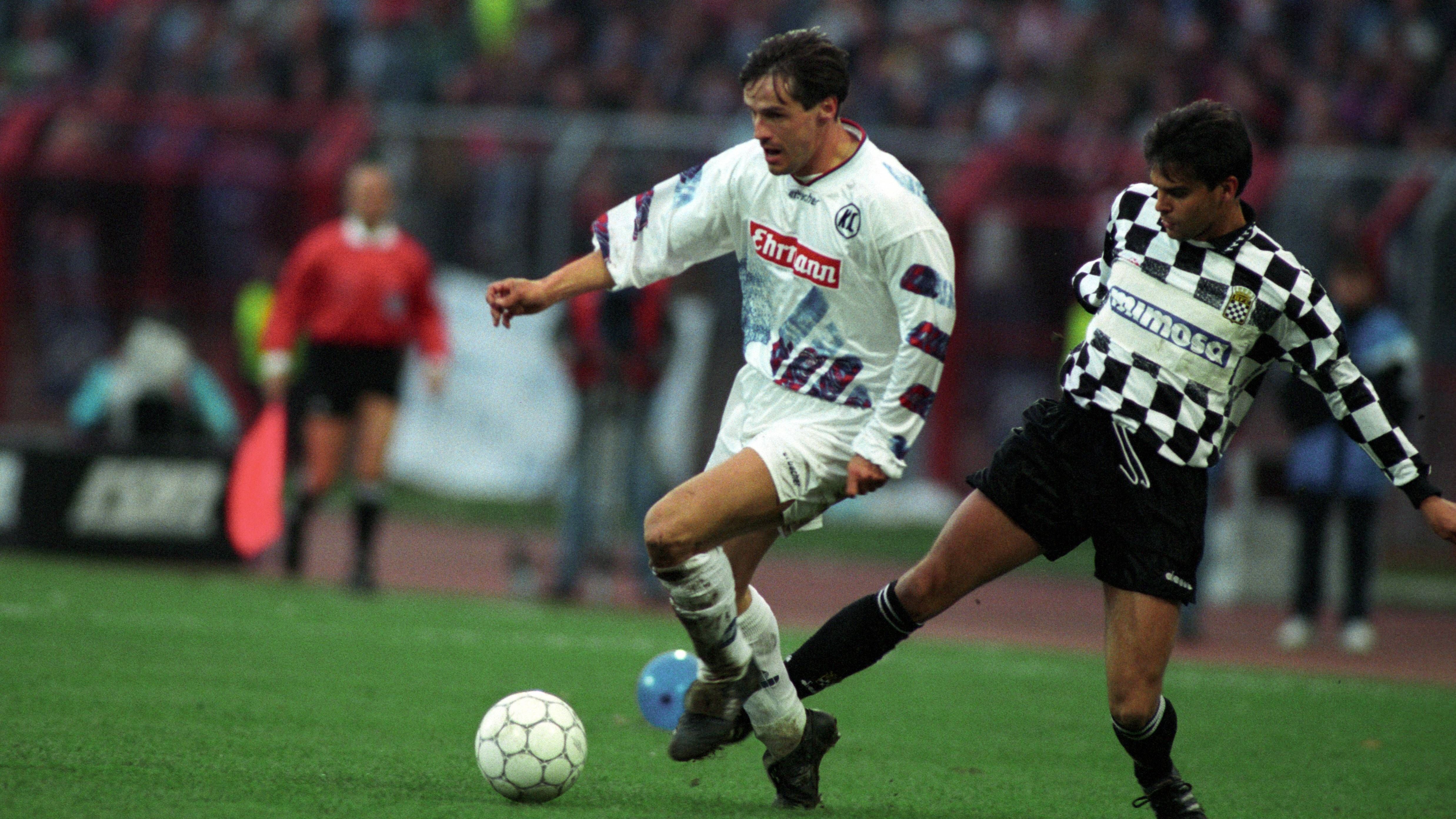 <strong>Karlsruher SC</strong><br>Der Karlsruher SC sorgte in der Saison 1993/94 für Furore, als die Badener das Halbfinale im UEFA-Pokal erreichten. Unvergessen bleibt, als sie in der 2. Runde das Hinspiel gegen den FC Valencia mit 1:3 verloren, dann aber im Rückspiel 7:0 gewannen. Im Halbfinale schieden sie lediglich wegen der Auswärtstor-Regel gegen den SV Casino Salzburg aus.