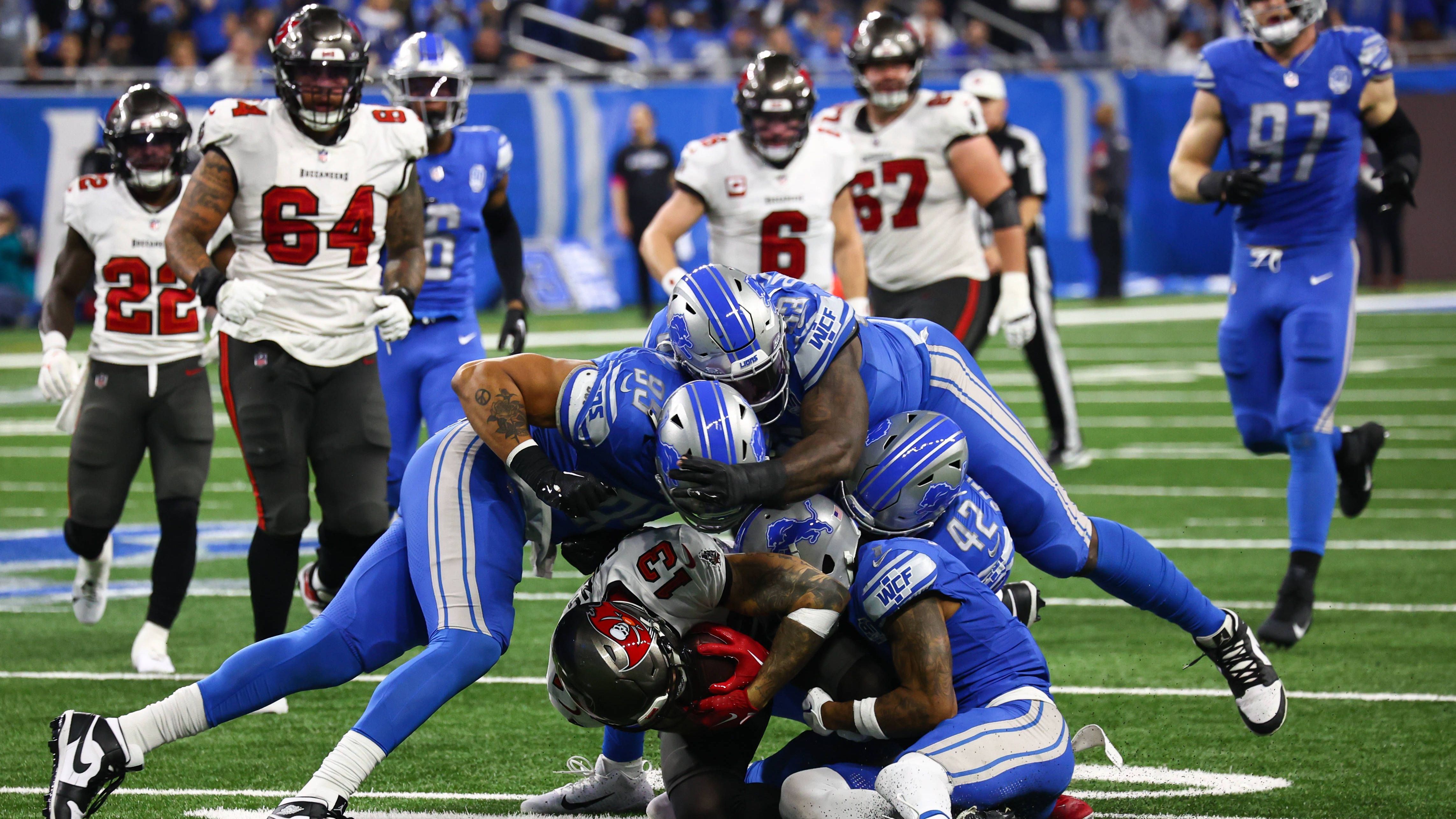 <strong>16. Platz: Detroit Lions - 97 <strong>Flaggen</strong></strong><br>Yards: 843