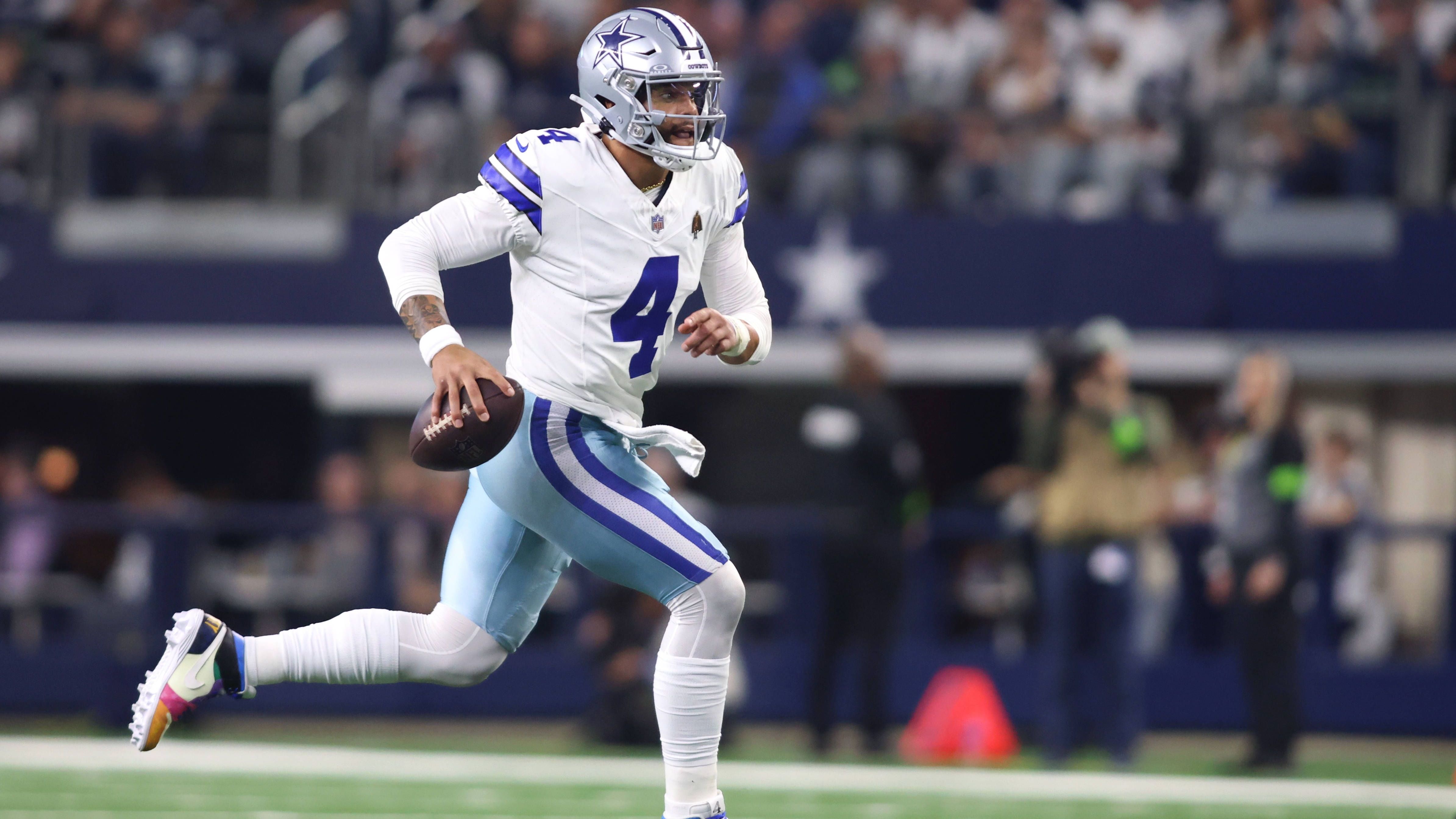 <strong>Touchdown-Maschine Prescott</strong><br>Und nochmal Dak Prescott. Im November erzielte der Cowboys-Spielmacher insgesamt 16 Touchown-Pässe. In der NFL-Historie hatten zuvor nur drei Quarterbacks in einem einzigen Monat noch mehr Touchdown-Pässe. Tom Brady im Oktober 2007 (20), Tony Romo im November 2007 (17) – außerdem Peyton Manning im November 2014 und im Dezember 2013 mit jeweils 19.