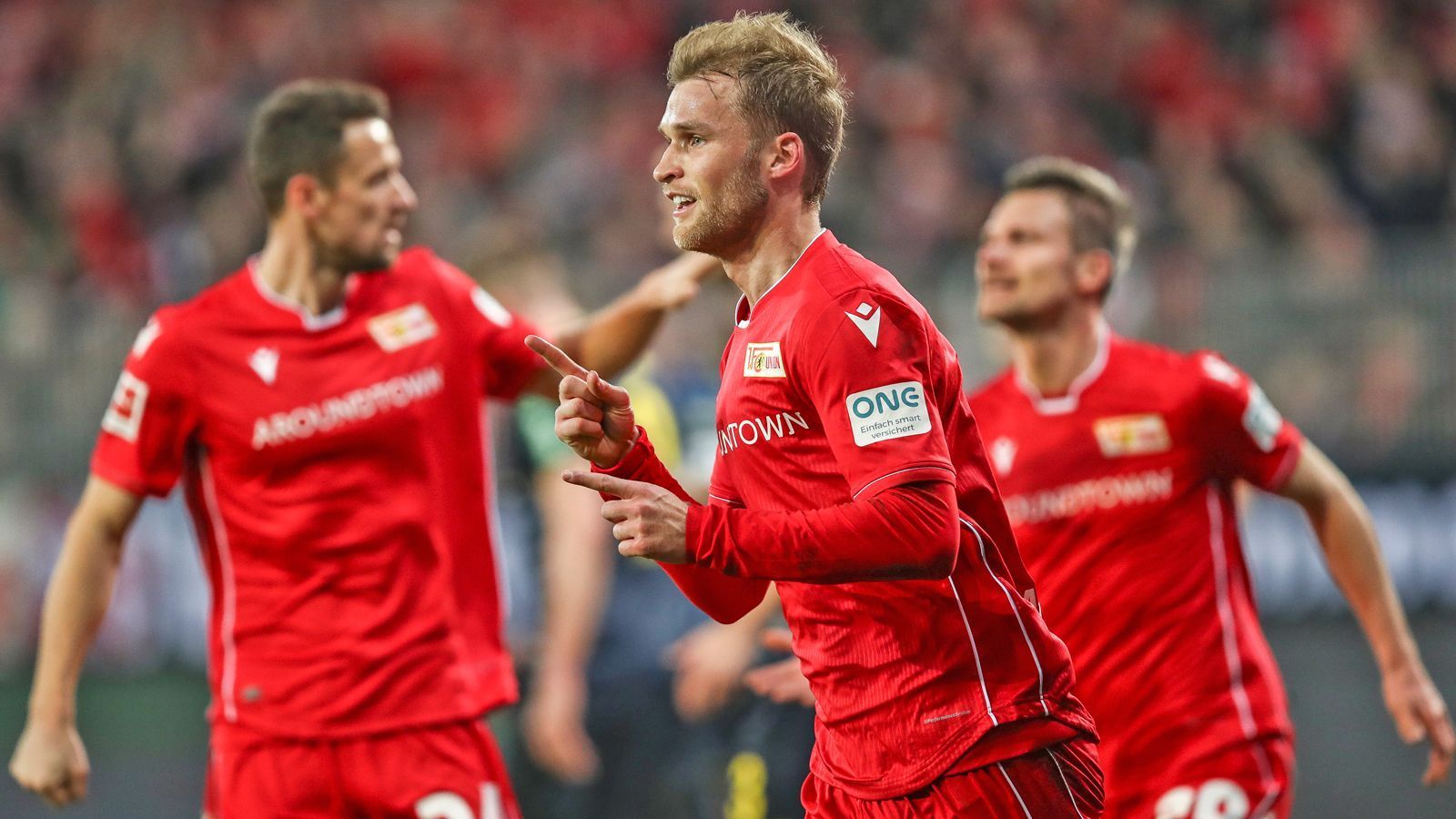
                <strong>Platz 11: 1. FC Union Berlin - 30 Punkte</strong><br>
                Die "Eisernen" gehörten vor der Coronapause zu den positiven Überraschungen in der Saison 2019/2020. Trotzdem ist Union mit acht Punkten Vorsprung auf den Relegationsplatz noch nicht durch. Aus den letzten drei Spielen vor der Unterbrechung holte der Aufsteiger nur einen Punkt, in den kommenden Wochen warten das Heimspiel gegen den FC Bayern und das Derby bei Hertha BSC. Weiteres Restprogramm: Mainz (H), Gladbach (A), Schalke (H), Köln (A), Paderborn (H), Hoffenheim (A), Düsseldorf (H).ran.de-Prognose: Union hat noch drei Heimspiele gegen die direkte Konkurrenz - und gegen die punktet das Team von Trainer Urs Fischer besonders gern. Bleibt die "Alte Försterei" eine Festung, haben die "Eisernen" mit dem Abstieg nichts mehr zu tun. 
              