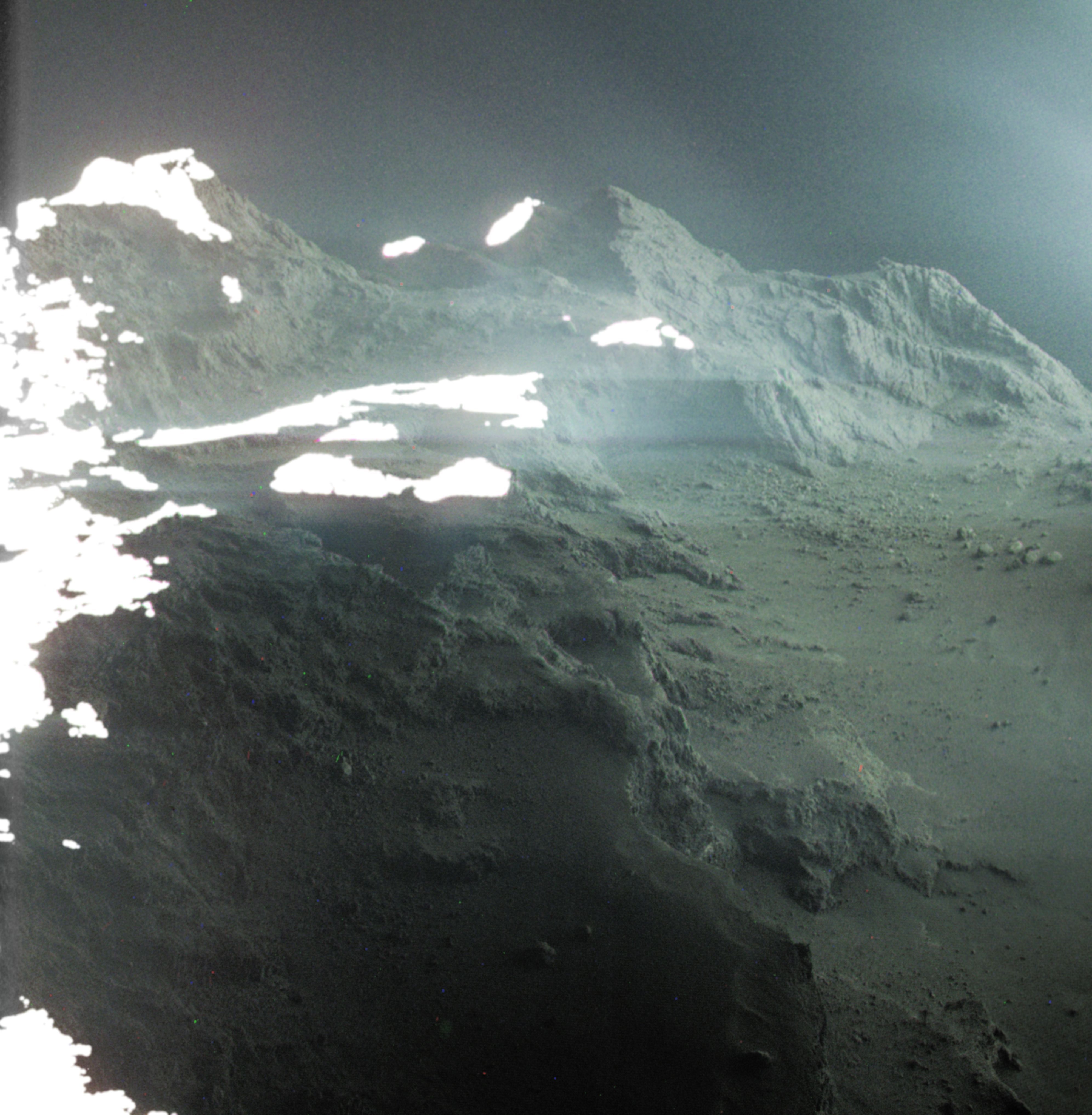Rosettas kleine Tochter-Landesonde Philae sandte 2014 diese Bilder von der Landschaft auf „Tschuri“.