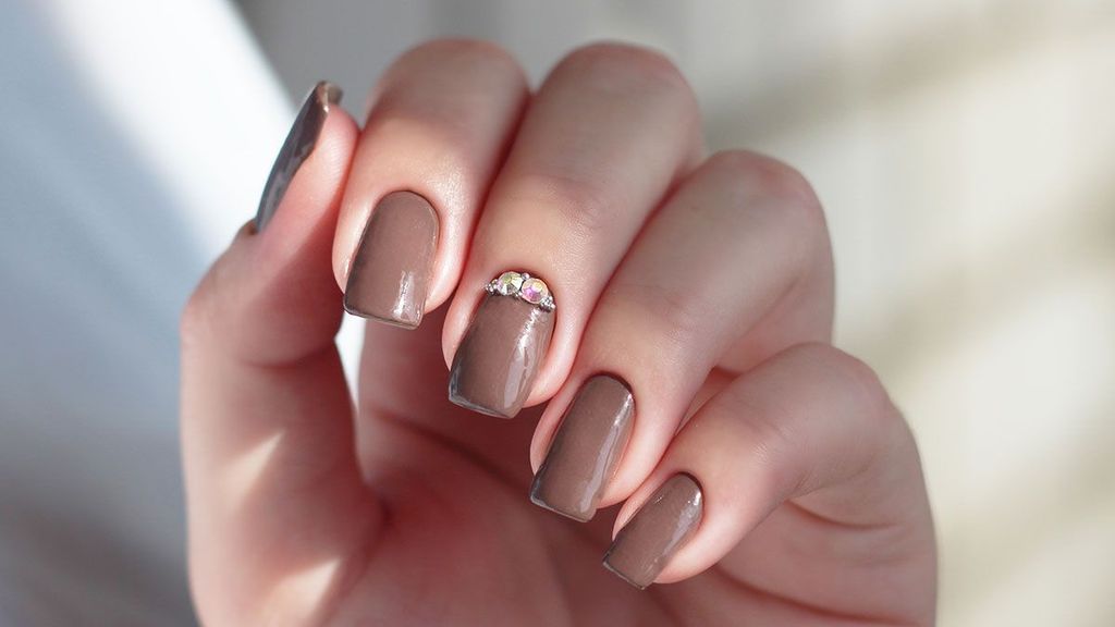 Nageldesign 2023 "Kokett"Nails sind der funkelnde Nagellack Trend für