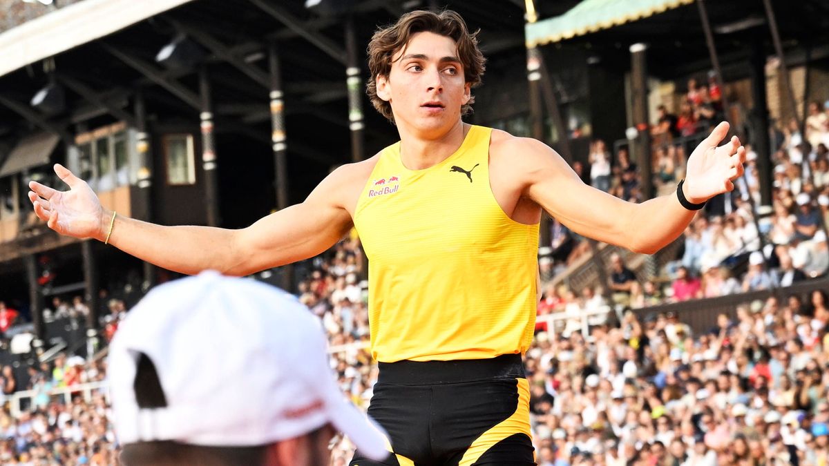STOCKHOLM, SWEDEN 20250615 Armand Duplantis, Sweden, clears 6.00m in the men s pole vault during the Diamond League Athletics Gala at Stockholm Stadium, Sweden June 15, 2025. STOCKHOLM SWEDEN x1008...