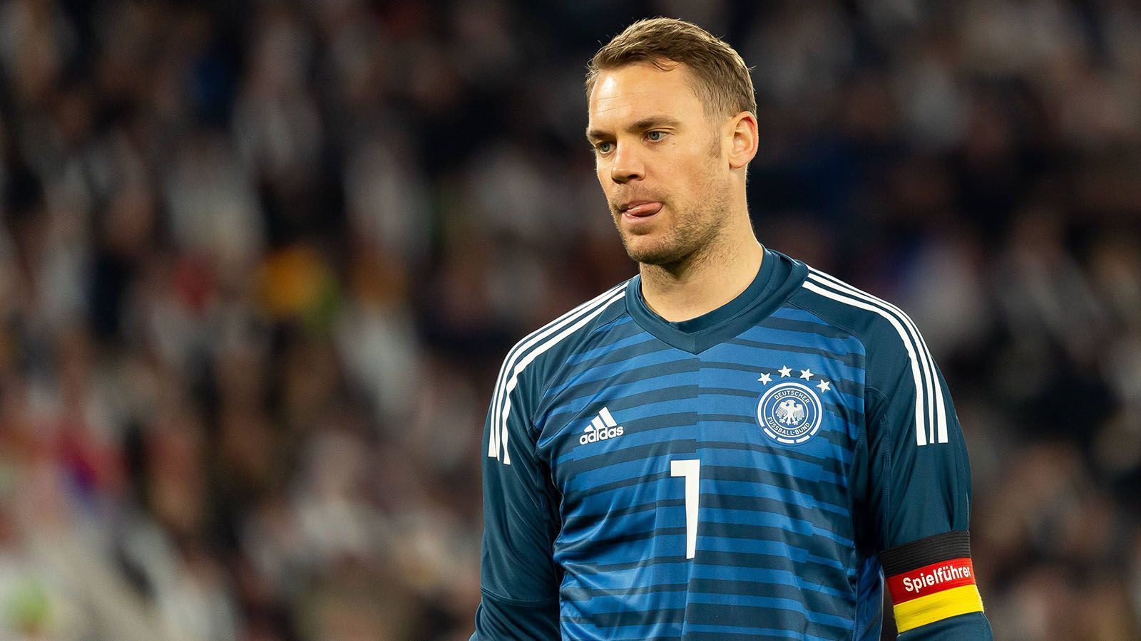 
                <strong>Manuel Neuer </strong><br>
                Kein schönes Spiel für den Nationaltorhüter: Bei dem Gegentor zum 0:1 war er chancenlos. Ansonsten ist der Schlussmann nie groß gefordert gewesen. Zur Halbzeit wurde er wie angekündigt ausgewechselt. ran-Note: 3
              