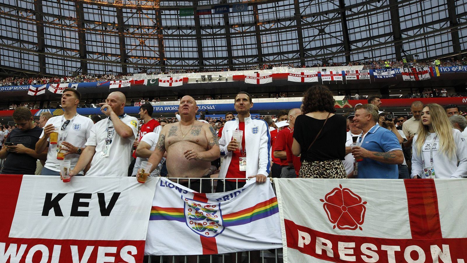 
                <strong>England</strong><br>
                Hey, sie haben es uns erspart, dass die Engländer zu einem noch höheren Höhenflug ansetzen. Ja, die Truppe von Gareth Southgate hat Tolles geleistet, aber Halbfinale reicht fürs Erste. Sonst hätten wir uns nach unserem eigenen, höchst peinlichen Vorrunden-Aus noch mehr blöde Sprüche anhören dürfen. Dank Kroatien wird "It's coming home" für vier Jahre eingemottet.
              