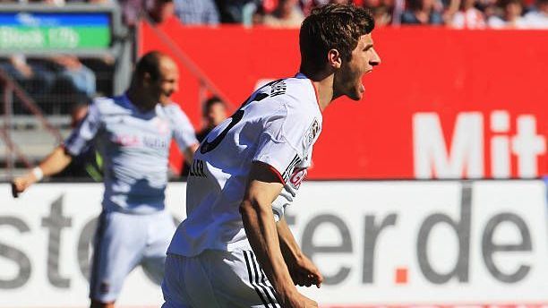 <strong>100. Pflichtspiel für den FC Bayern (09.04.2011)</strong><br>Gegen den 1. FC Nürnberg feiert Müller sein erstes dreistelliges Jubiläum und knackt die 100-Pflichtspiele-Marke für die Bayern. Das Spiel endet 1:1, Müller erzielt dabei das zwischenzeitliche Führungstor für den deutschen Rekordmeister.