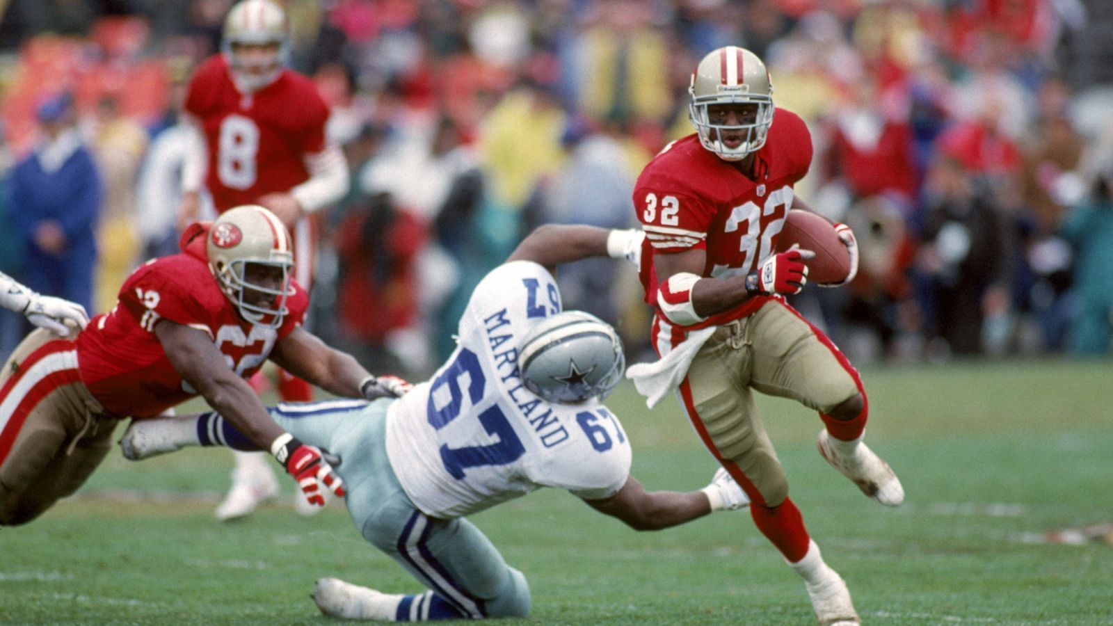 
                <strong>1990er: Die Steve-Young-Troy-Aikman-Ära - Die NFC führt über Cowboys oder 49ers</strong><br>
                1990 gewannen die Niners mit 24:6 gegen die Cowboys. Es sollte das letzte Spiel von Joe Montana gegen die Cowboys werden und das erste von Troy Aikman gegen die 49ers. 1992 trafen beide Teams wieder im NFC Championship Game aufeinander, die 49ers mit Quarterback Steve Young. Aikman führte sein Team zu einem 30:20-Erfolg, nach dem Spiel rief Head Coach Jimmy Johnson "How 'bout them Cowboys", dort wurde der bis heute genutzte Ausdruck geboren. Die Cowboys gewannen diesen sowie den Super Bowl im Jahr darauf, ebenfalls nach einem Sieg gegen die 49ers (38:21) im Championship Game. 1994 gleiches Szenario, jedoch diesmal mit dem Sieger Young (38:28), der seinen ersten Super Bowl als Starter holte. Sechs Mal hieß das Championship Game der NFC Cowboys gegen 49ers, keine Paarung gab es öfter.
              