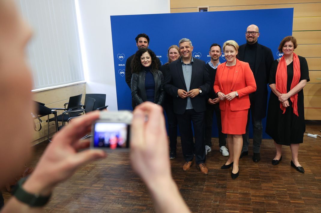 Die Mitglieder der Berliner SPD haben sich für eine Koalition mit der CDU ausgesprochen. 