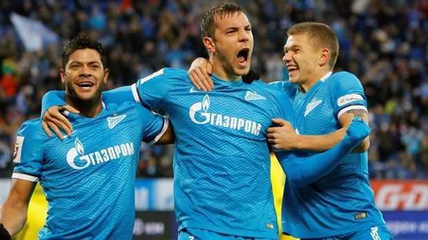 
                <strong>Dzyuba, Hulk, Shatov (Zenit St. Petersburg)</strong><br>
                Platz 5 - Zenit St. Petersburg: Artem Dzyuba, Hulk, Oleg Shatov. Noch besser als PSG lassen es die Russen krachen. Das Toptrio Hulk, Dzyuba und Shatov traf zusammen schon 32 Mal. 13 Treffer gehen alleine auf Dzyubas Konto. Hulk jubelte elf Mal und Shatov acht Mal.
              