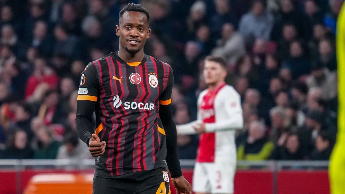 2025-01-30 AFC Ajax v Galatasaray - UEFA Europa League 2024 25 League Phase MD8 AMSTERDAM, NETHERLANDS - JANUARY 30: Michy Batshuayi of Galatasaray looks on during the UEFA Europa League 2024 25 Le...