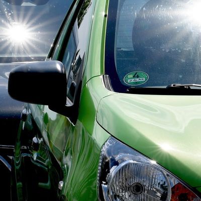 Kind allein im Auto: So schnell wird es bei Hitze gefährlich