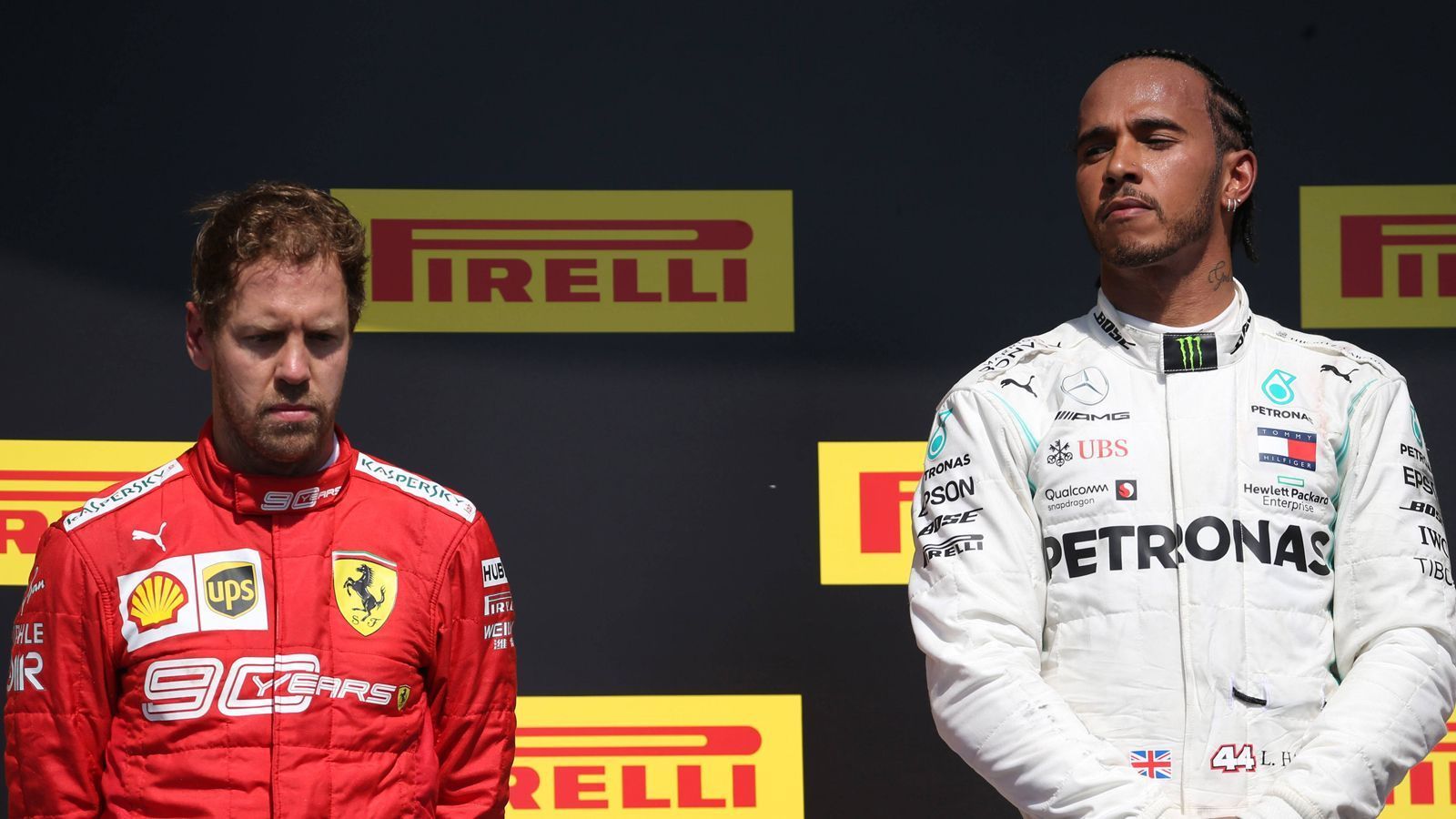 
                <strong>Abschied oder Angriff: Wie geht es für Sebastian Vettel weiter?</strong><br>
                2021 kommt dann die "neue" Formel 1, mit zahlreichen Änderungen, die den Sport verbessern sollen. Schwer vorstellbar, dass der Deutsche das nicht zumindest einmal ausprobieren will. Er hat oft betont, dass er seine Zukunft auch davon abhängig mache, wie die Königsklasse sich weiter entwickle. Vielleicht wechselt er auch nochmal den Arbeitgeber und geht zu Mercedes. Gerüchte gab schon öfter.
              