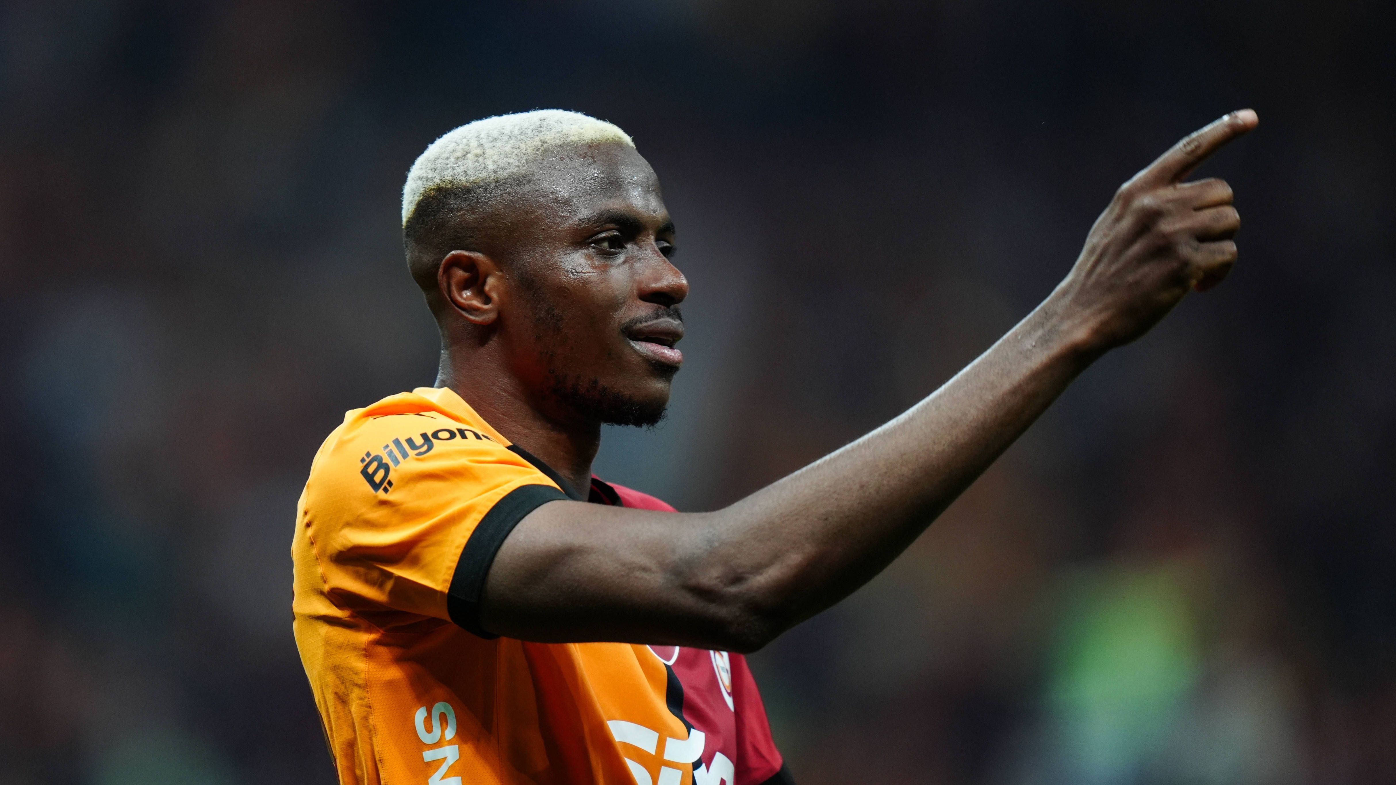 <strong>Victor Osimhen (SSC Neapel)</strong><br>... wo Osimhen nach seiner Leihrückkehr von Galatsaray Istanbul noch einen Vertrag bis 2026 besitzt. Im Vorjahr war Osimhen von Napoli-Trainer Antonio Conte aussortiert worden und hat keine Zukunft beim Serie-A-Meister. Für Galatasaray erzielte der 26-Jährige in 41 Pflichtspielen 37 Tore und bereitete acht Treffer vor.