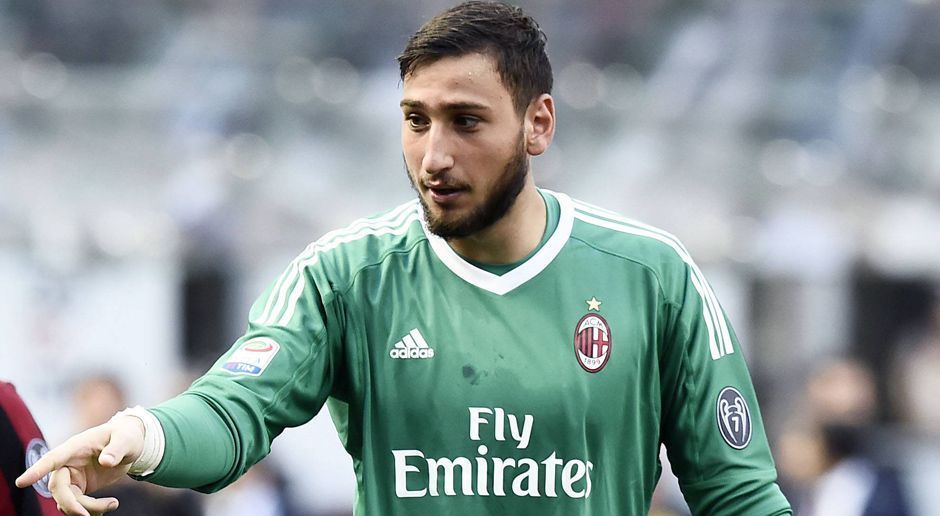 
                <strong>Gianluigi Donnarumma</strong><br>
                Das größte Torwarttalent des 21. Jahrhunderts wurde in den vergangenen Wochen mit Juventus Turin in Verbindung gebracht. Doch Gianluigi Donnarumma bleibt (vorerst) beim AC Mailand. "Jeder weiß, dass ich bei Milan bleiben will. Ich fühle mich bereit, diese Farben gehören mir", erklärte er der "GQ". Statt des möglichen Abgangs, sieht nun alles nach einer Vertragsverlängerung aus. Den letzten Monaten sei Dank.
              