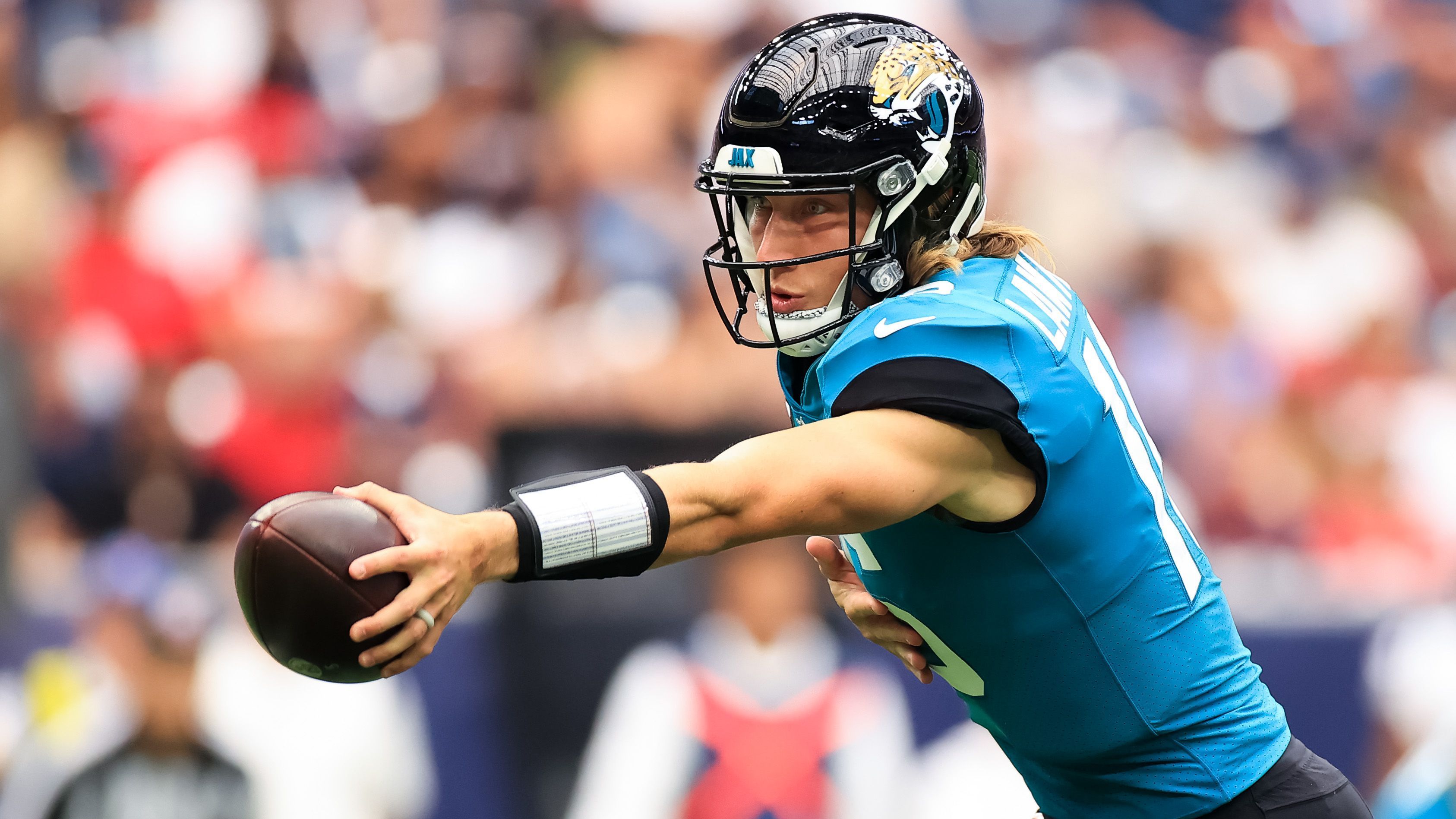 <strong>Platz 26 - geteilt: Trevor Lawrence (Jacksonville Jaguars)</strong><br>Erster NFL-Start: Week 1, 2021 @ Houston Texans<br>Statistiken: 28/51, 332 Yards, 3 TD, 3 INT<br>QBR: 70,1