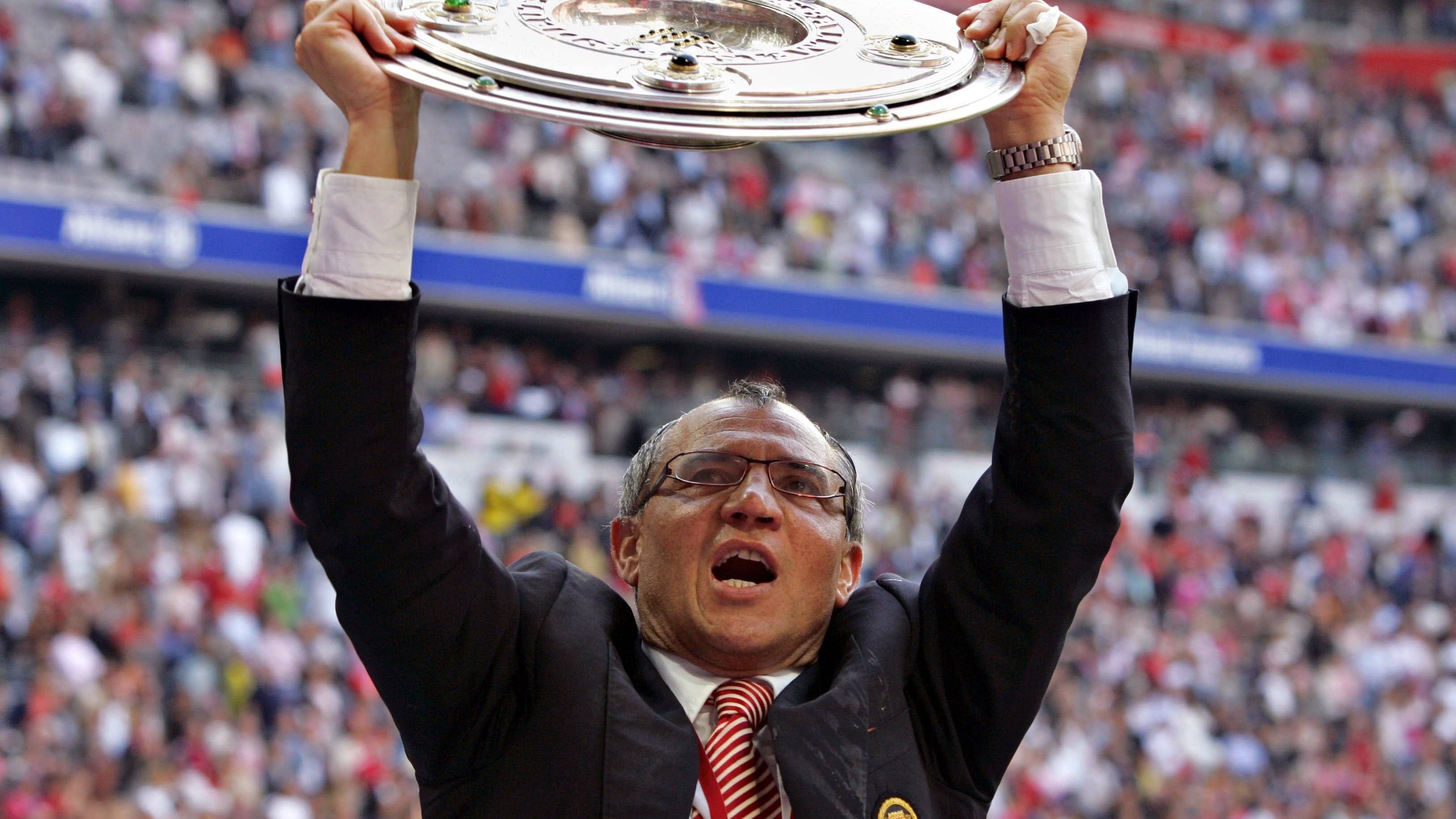 <strong>Saison 2005/06: 31 Punkte</strong><br>Meister wurden die Bayern unter Felix Magath zweimal. Und mit 43 Punkten spielten sie 2005 sogar eine der besten Rückrunden der Vereinsgeschichte. 2006 aber rutschte der Rekordmeister in die Krise. Neben mehreren Unentschieden verlor man unter anderem 1:2 gegen den HSV und mit 0:3 gegen Werder Bremen. Überhaupt gab es nur acht Siege.