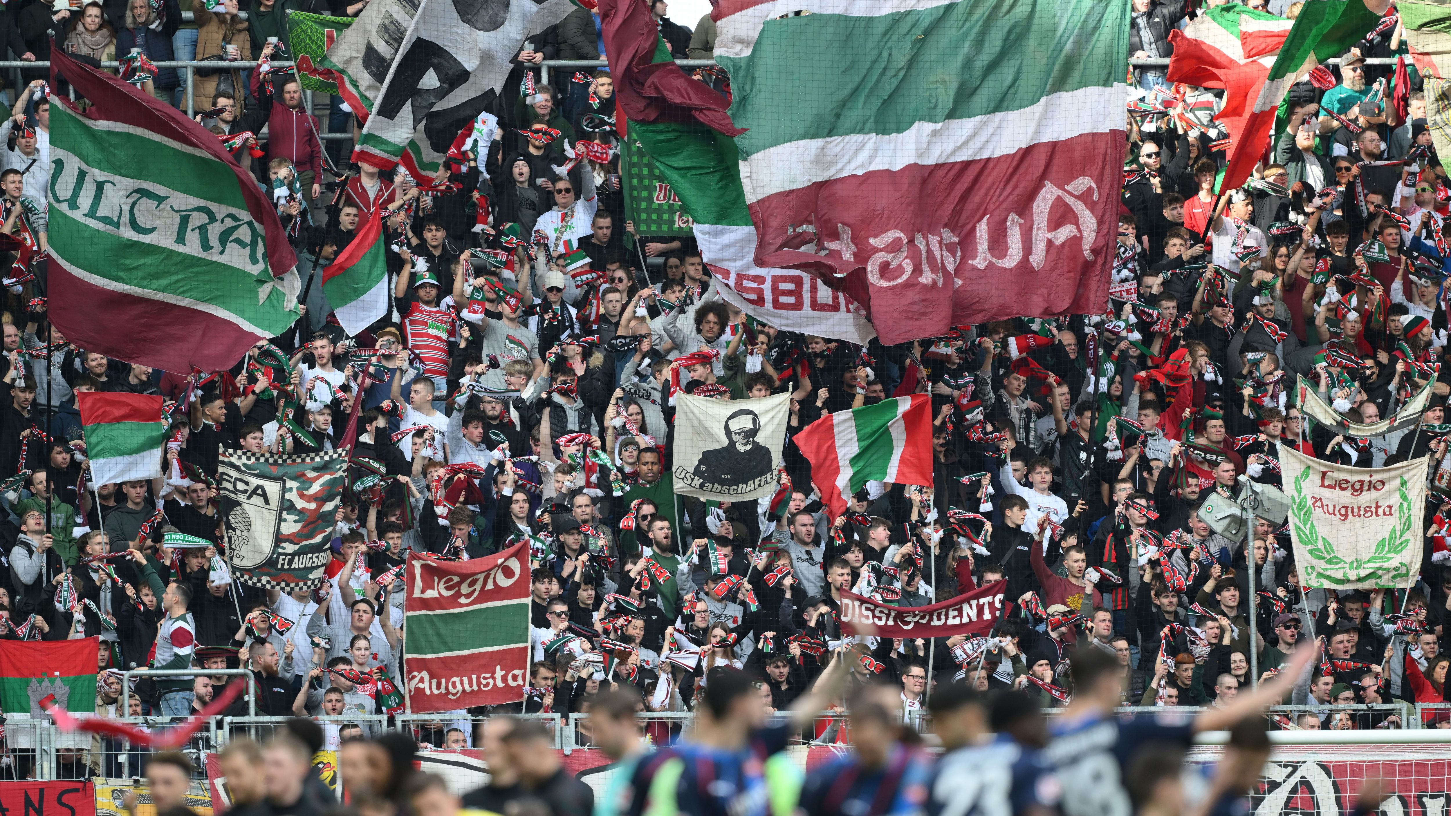 <strong>Platz 13: FC Augsburg</strong><br>Verkaufte Dauerkarten: 16.000<br>Verkauf beendet? Ja<br>Zuschauerkapazität in der WWK-Arena: 30.660