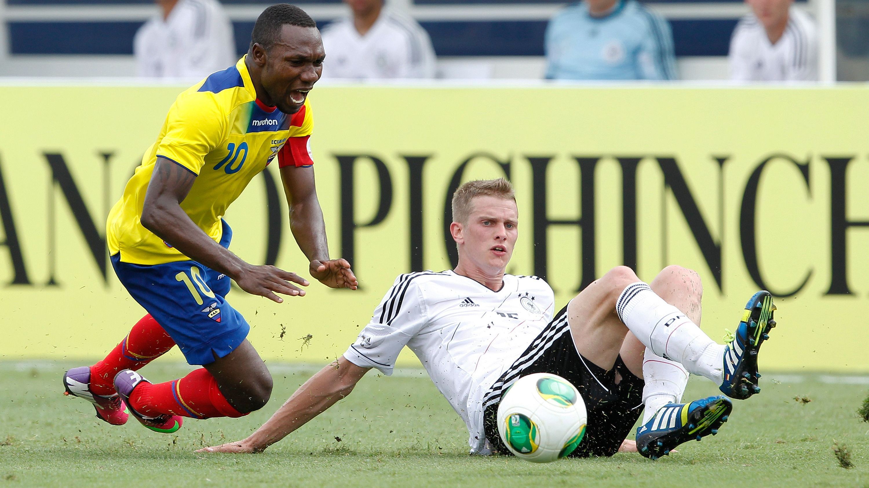 <strong>Mittelfeld: Lars Bender</strong><br><strong>Damaliger Verein:</strong> Bayer Leverkusen<br><strong>Aktueller Verein:</strong> TSV Brannenburg<br><strong>Länderspiele/-tore:</strong> 19/4
